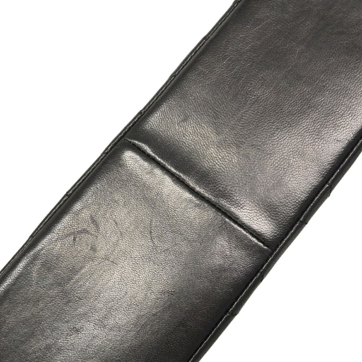Chanel Black Leather Shoulder Bag (Pre-Owned)