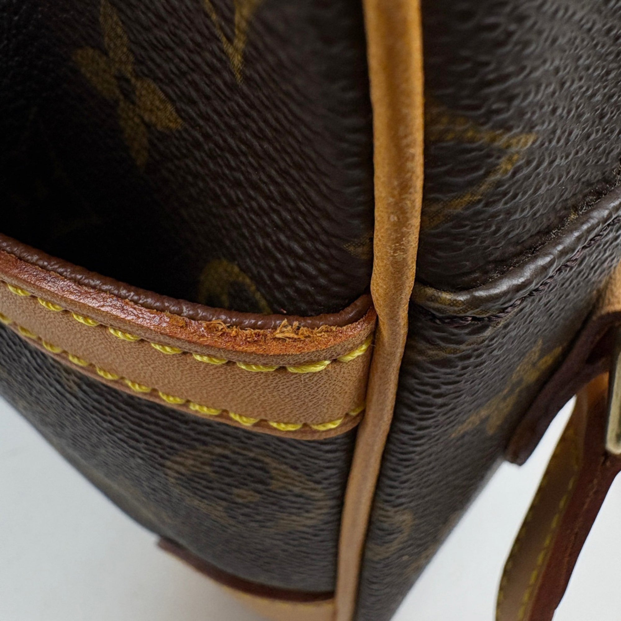 Louis Vuitton Brown Monogram Monogram Shoulder Bag (Pre-Owned)