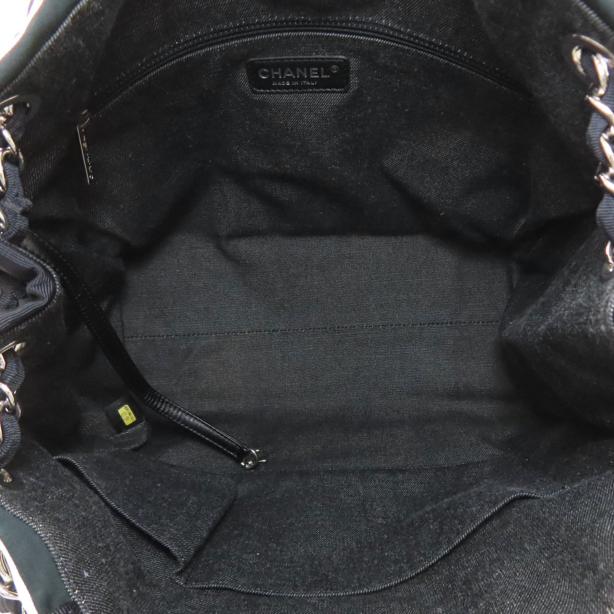 Chanel Black White Nylon Tote Bag (Pre-Owned)