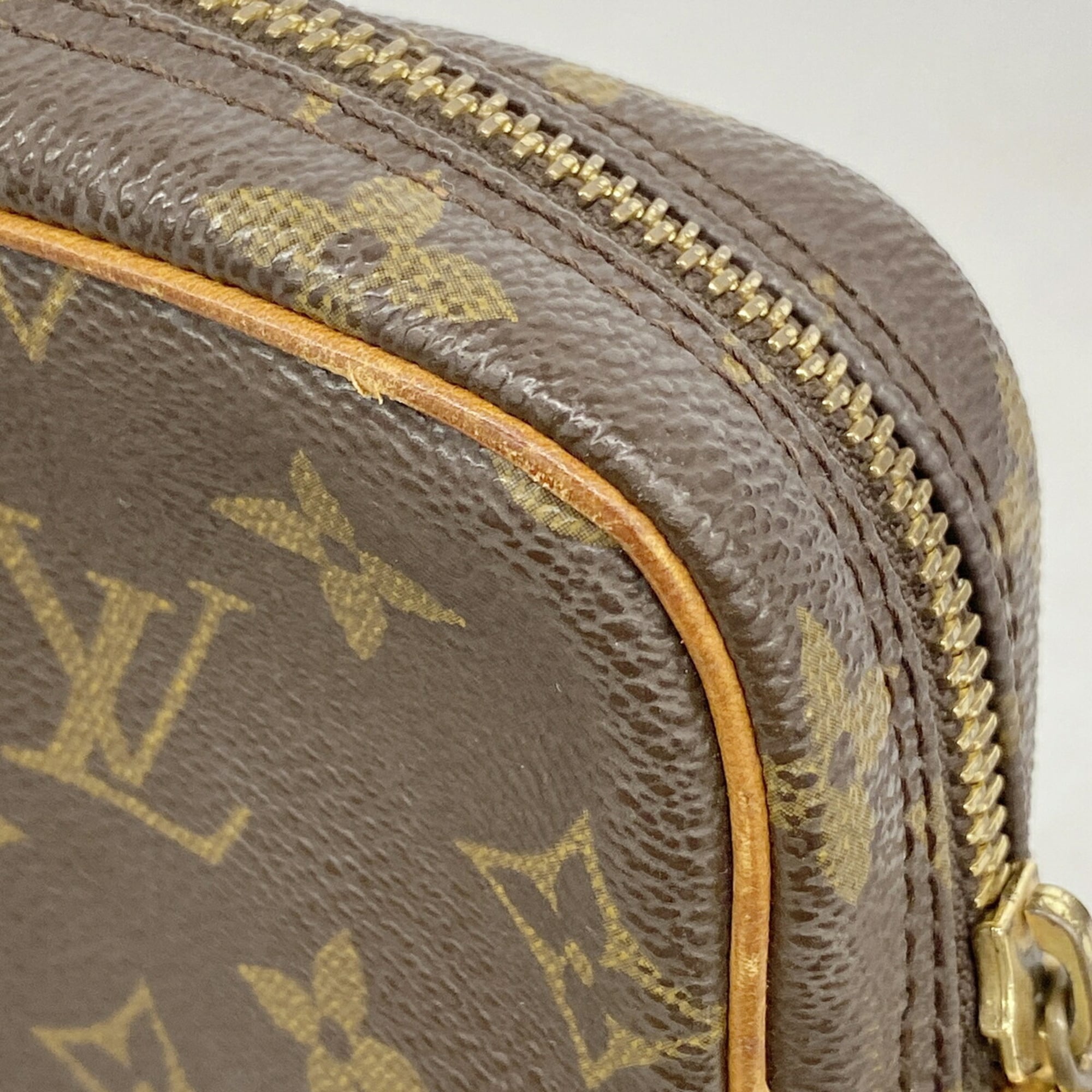Louis Vuitton Brown Clutch Bag (Pre-Owned)