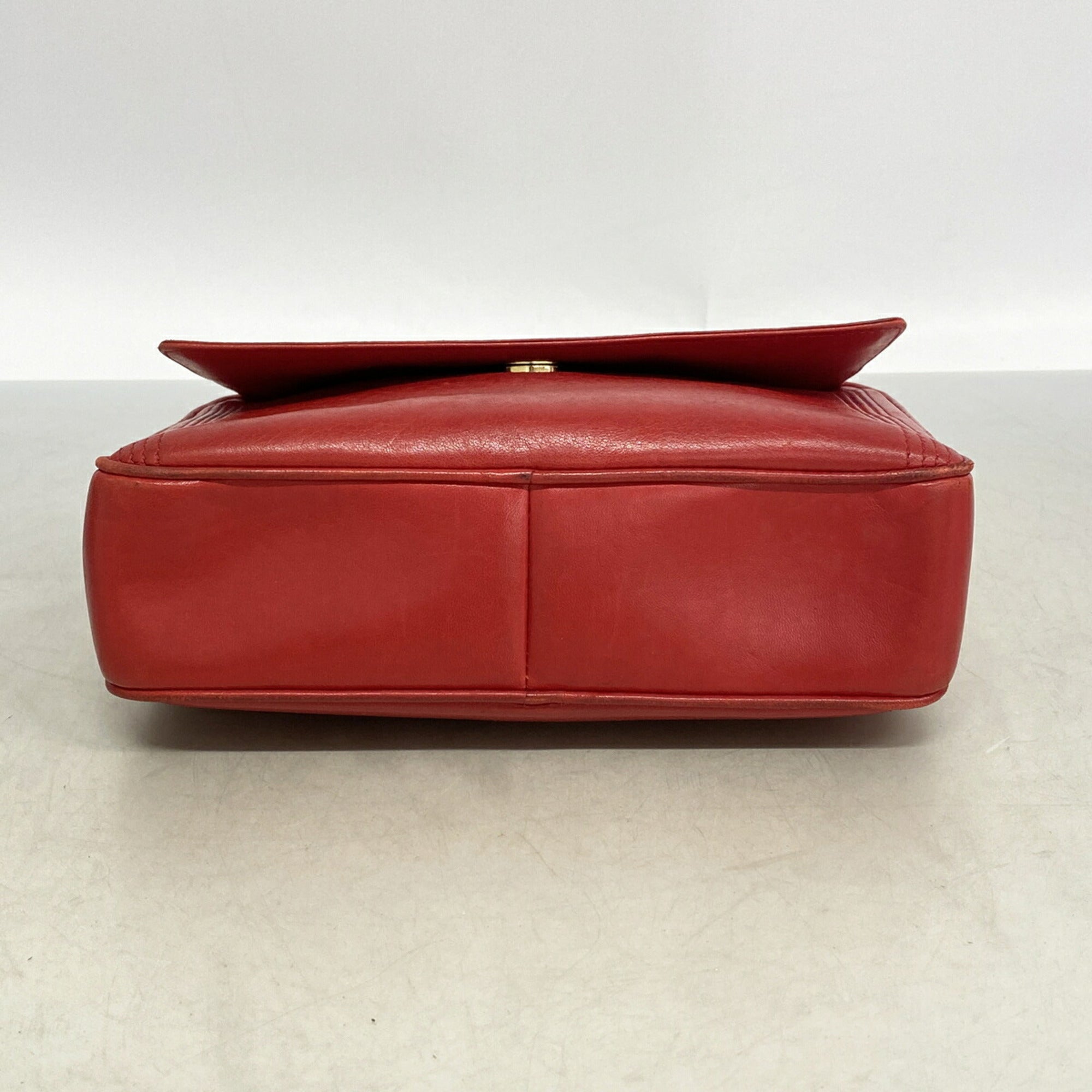 Chanel Red Color Leather Shoulder Bag (Pre-Owned)