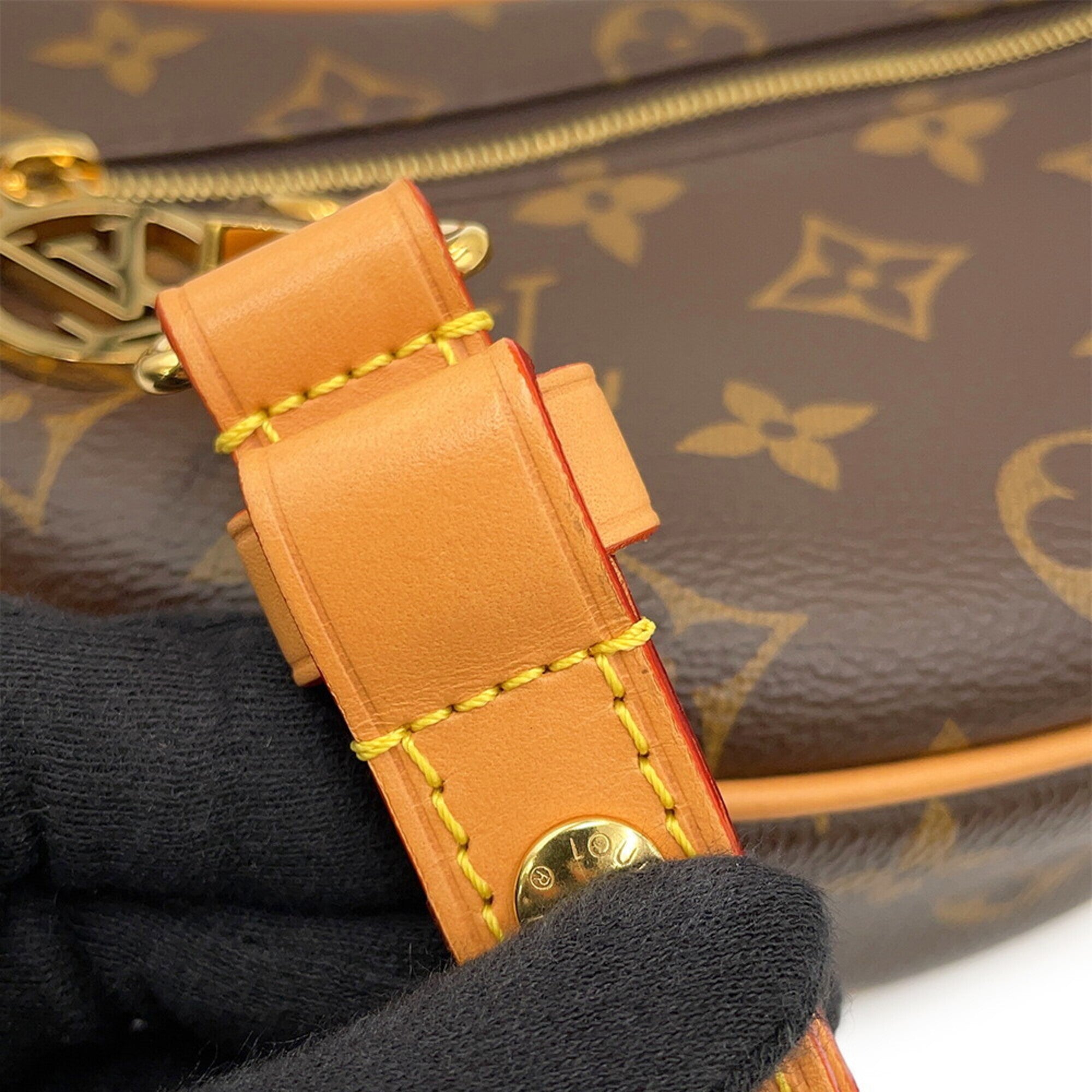 Louis Vuitton Beige Monogram Handbag Shoulder Bag (Pre-Owned)