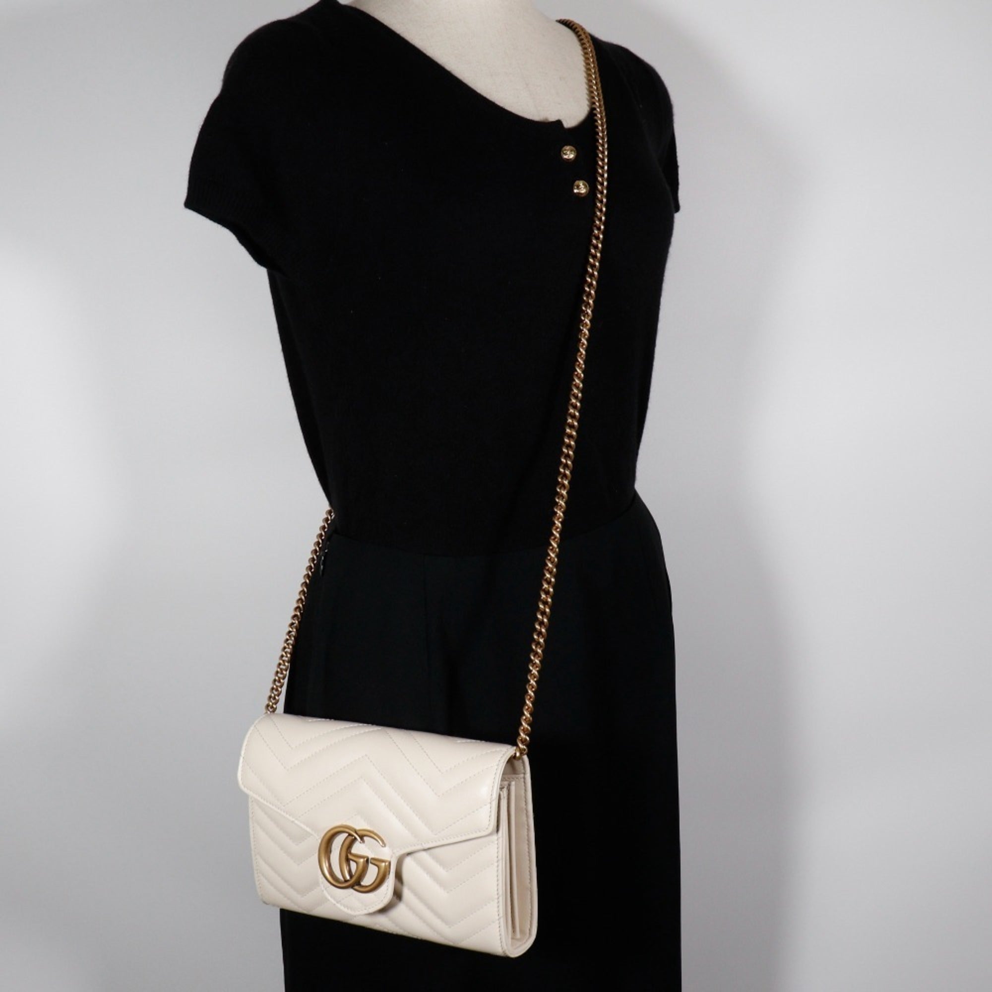 Gucci White Leather Chain/Shoulder Wallet (Pre-Owned)