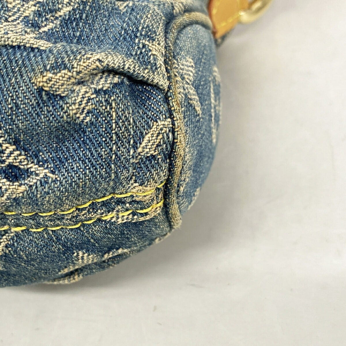 Louis Vuitton Blue Handbag (Pre-Owned)