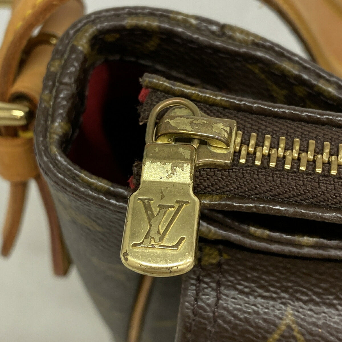 Louis Vuitton Brown Shoulder Bag (Pre-Owned)