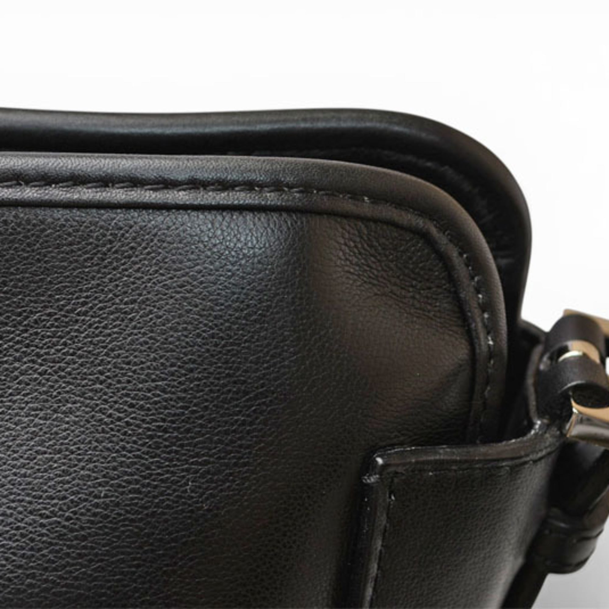 Loewe Black Leather Shoulder Bag (Pre-Owned)