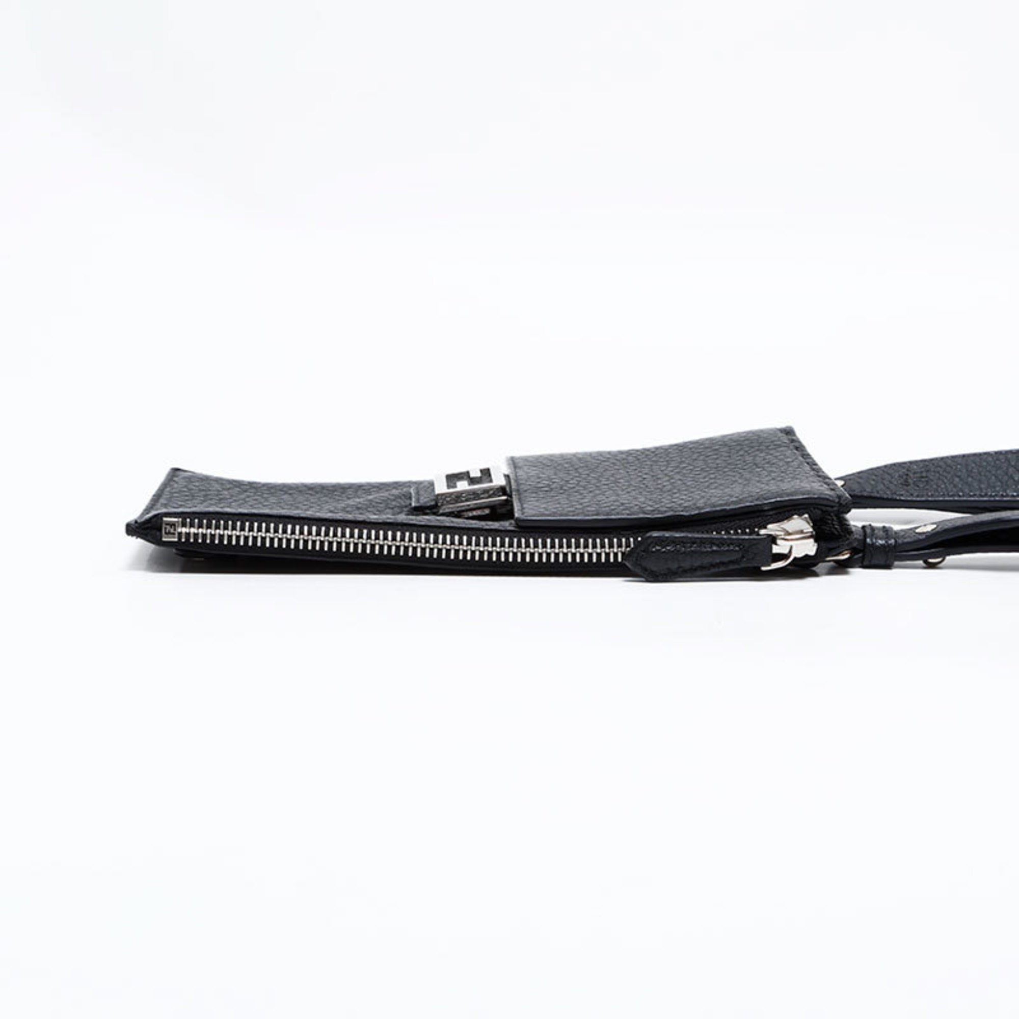 Fendi Black Leather Shoulder Bag (Pre-Owned)