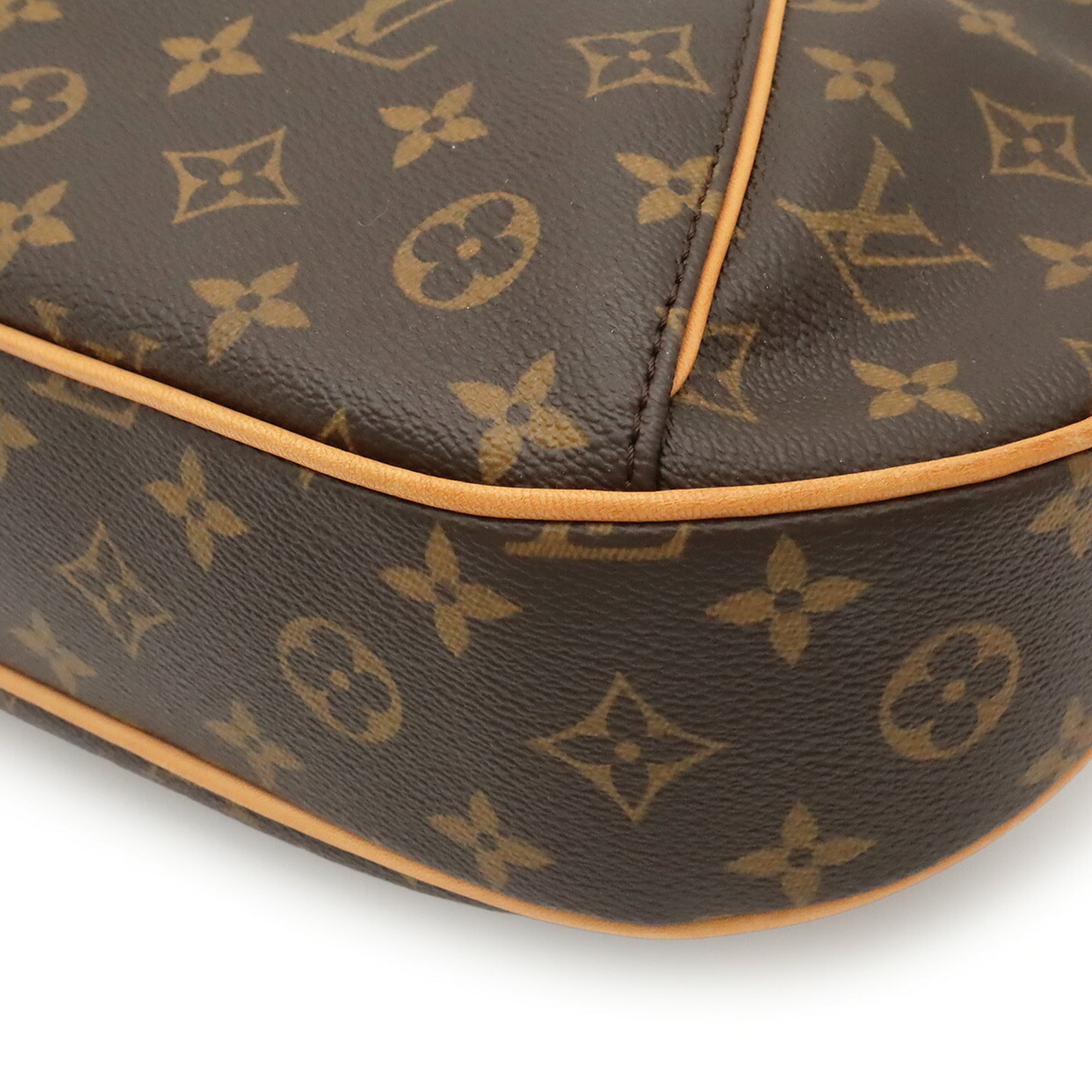 Louis Vuitton Brown Monogram Monogram Shoulder Bag (Pre-Owned)