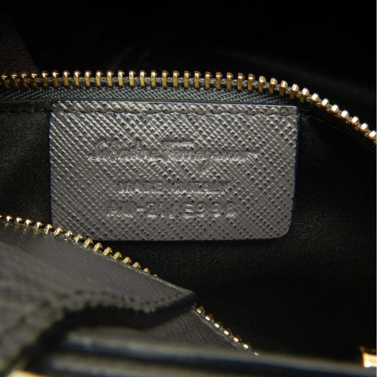 Salvatore Ferragamo Vara Gray Leather Handbag (Pre-Owned)