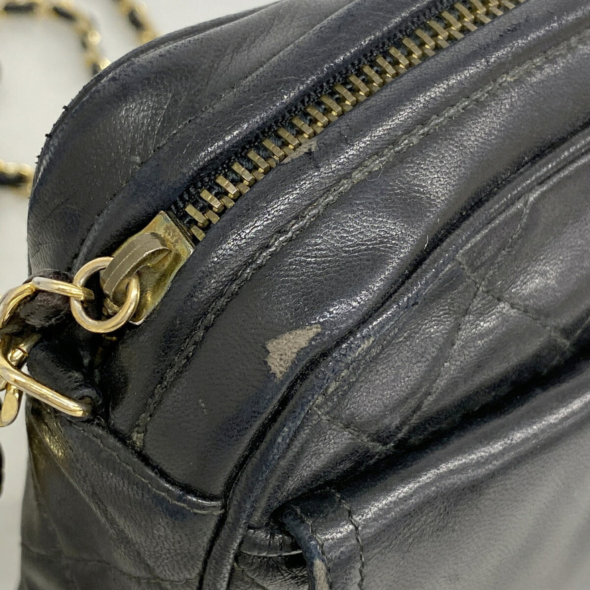 Chanel Black Leather Shoulder Bag (Pre-Owned)