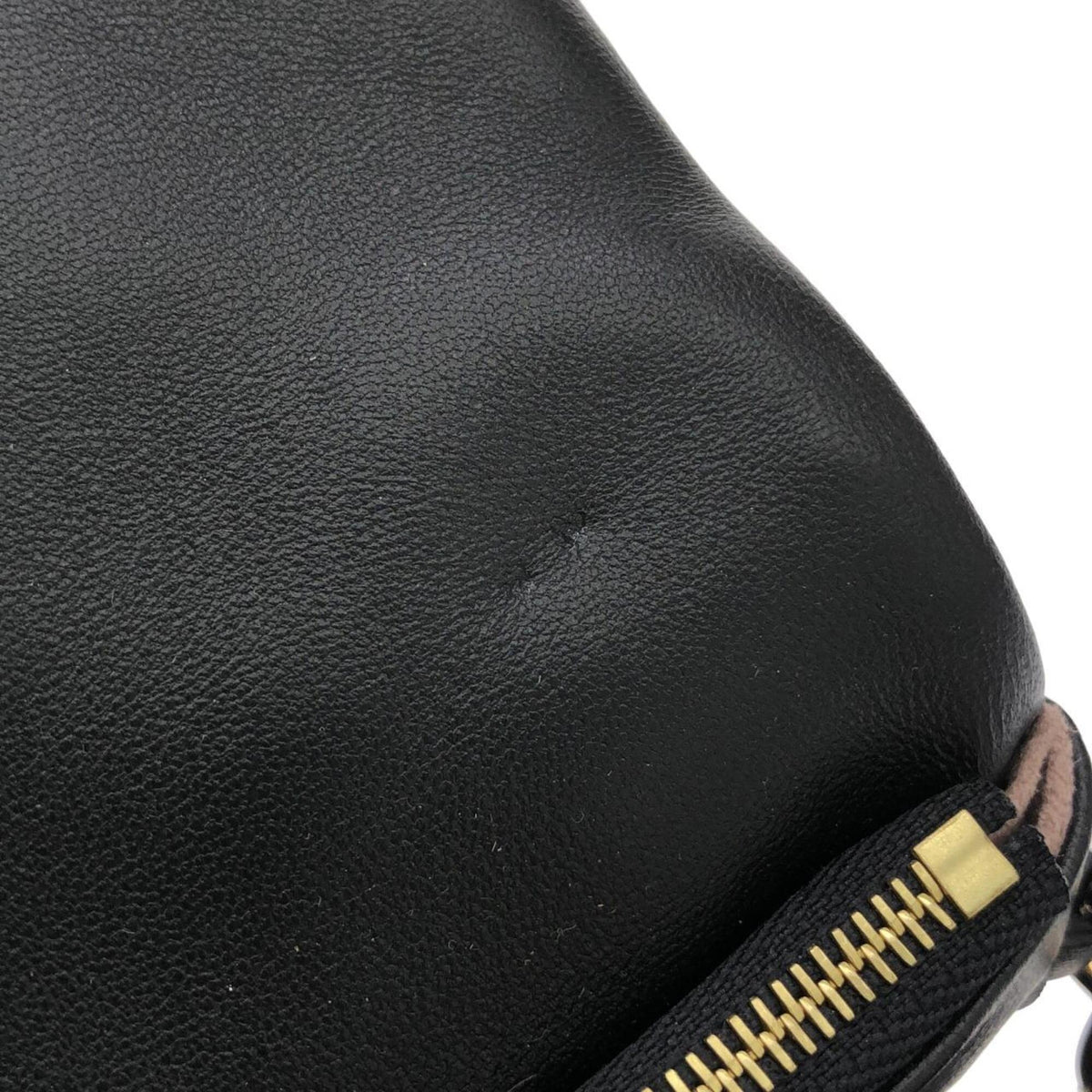 Louis Vuitton Black Leather Pochette Shoulder Bag (Pre-Owned)
