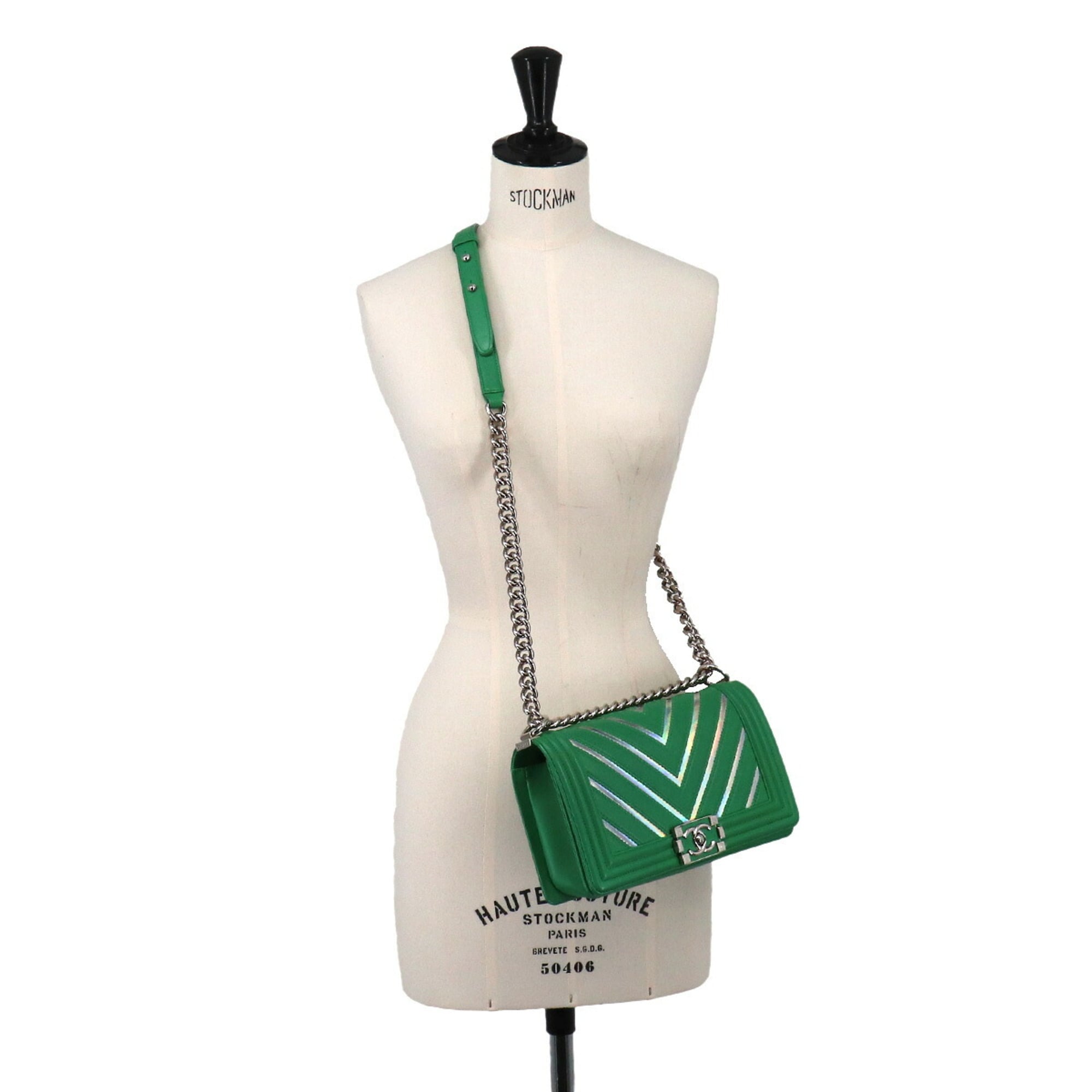 Chanel Boy Chanel Green Leather Handbag Shoulder Bag (Pre-Owned)