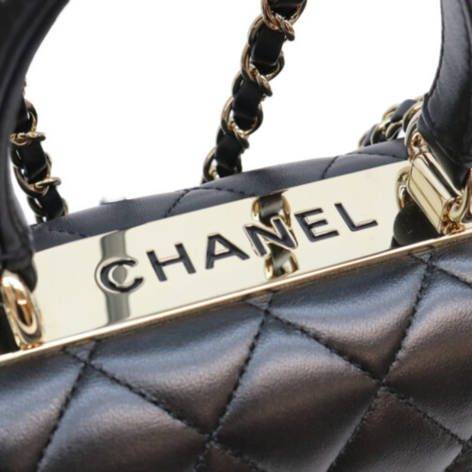 Chanel Black Leather Shoulder Bag (Pre-Owned)