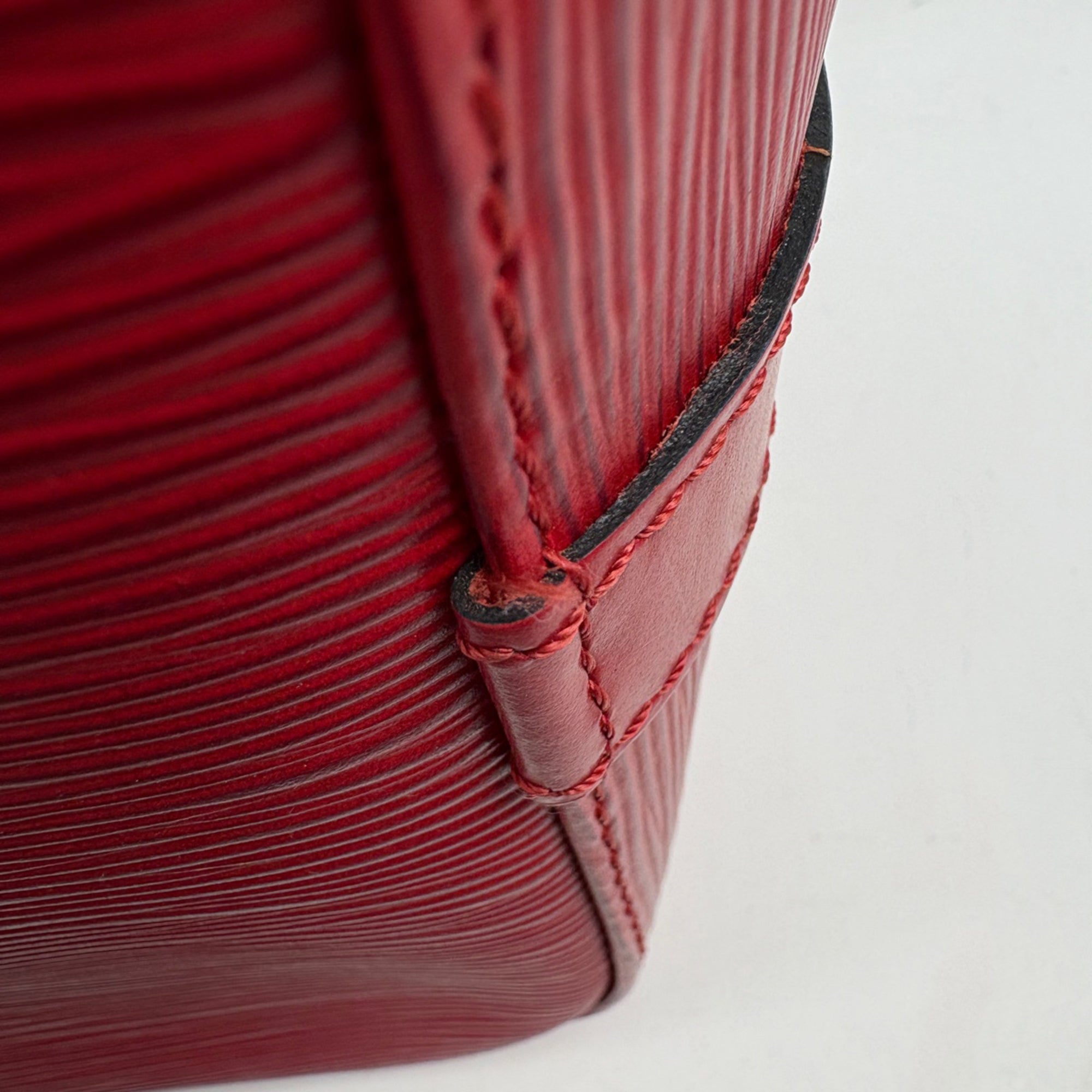 Louis Vuitton Castilian Red Epi Leather Shoulder Bag (Pre-Owned)
