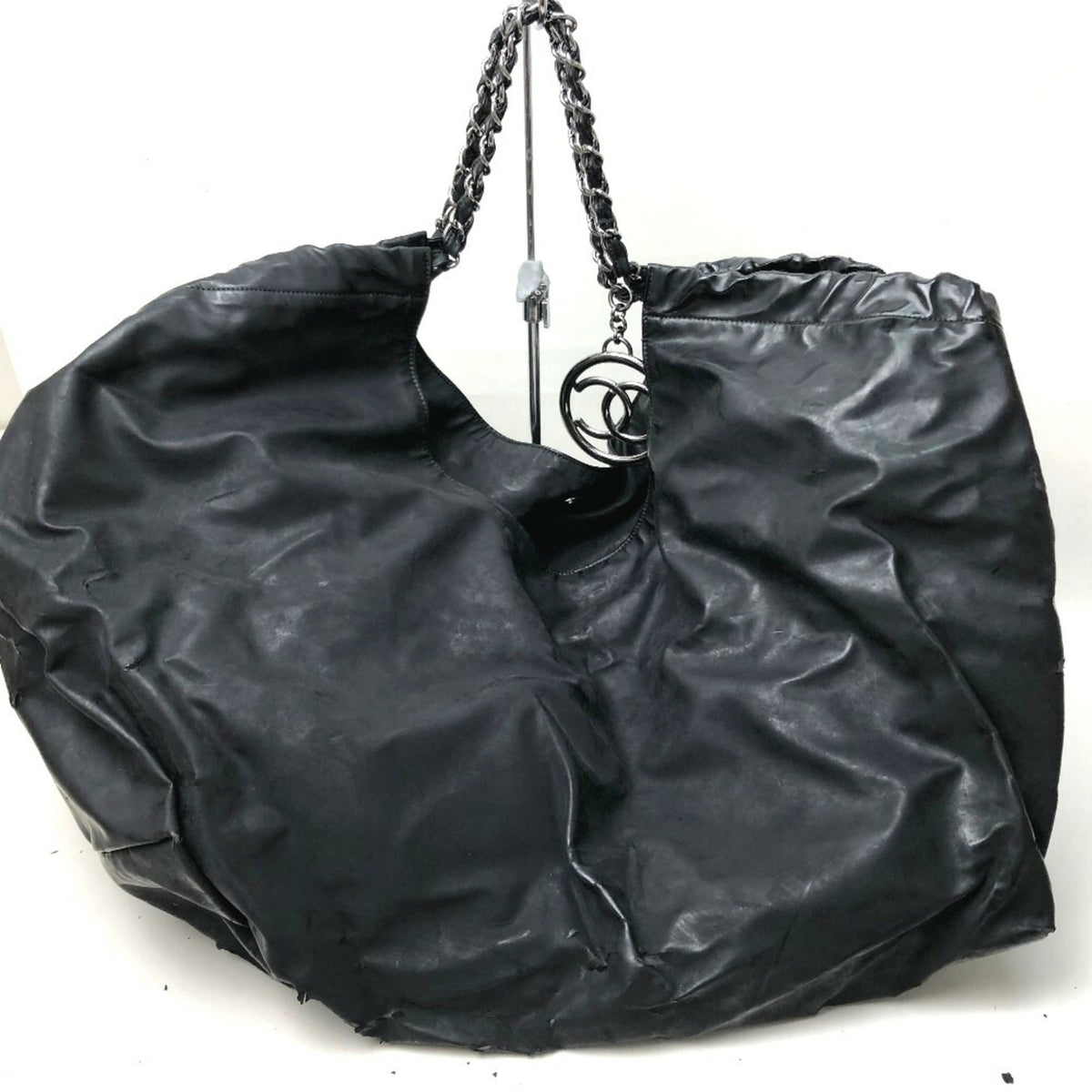 Chanel Black Shoulder Bag (Pre-Owned)