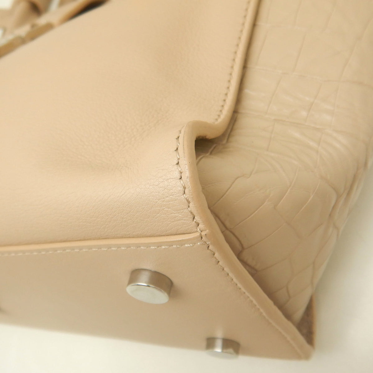 Saint Laurent Beige Leather Handbag (Pre-Owned)
