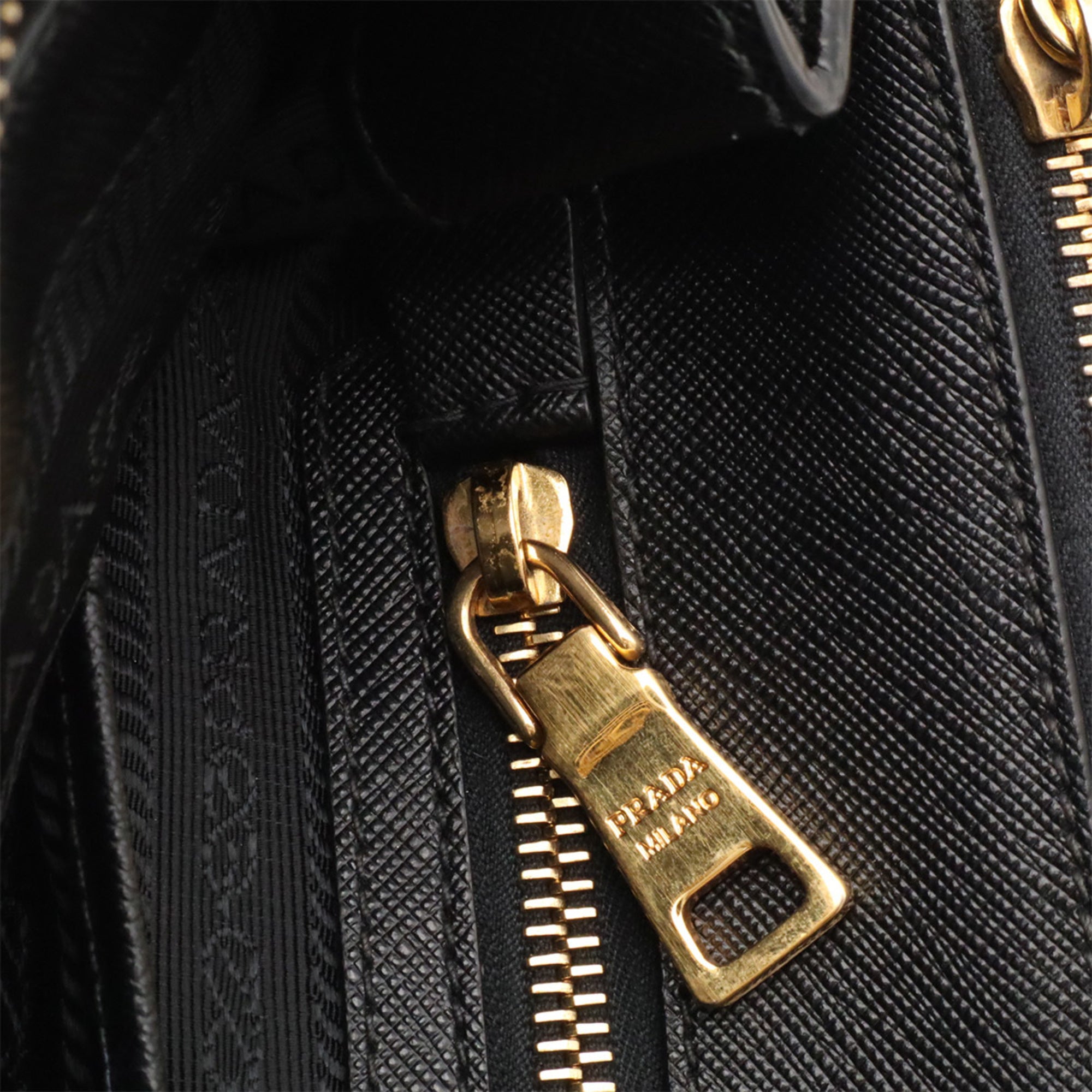 Prada Black Nero Leather Handbag (Pre-Owned)