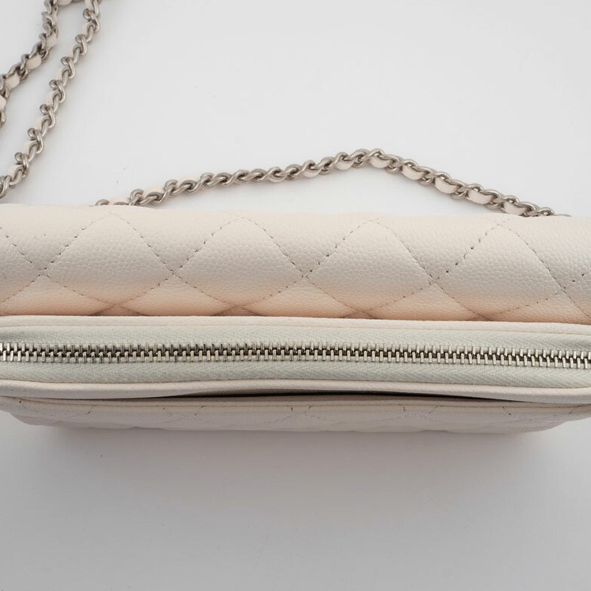 Chanel Matelasse White Caviar Leather Shoulder Bag (Pre-Owned)