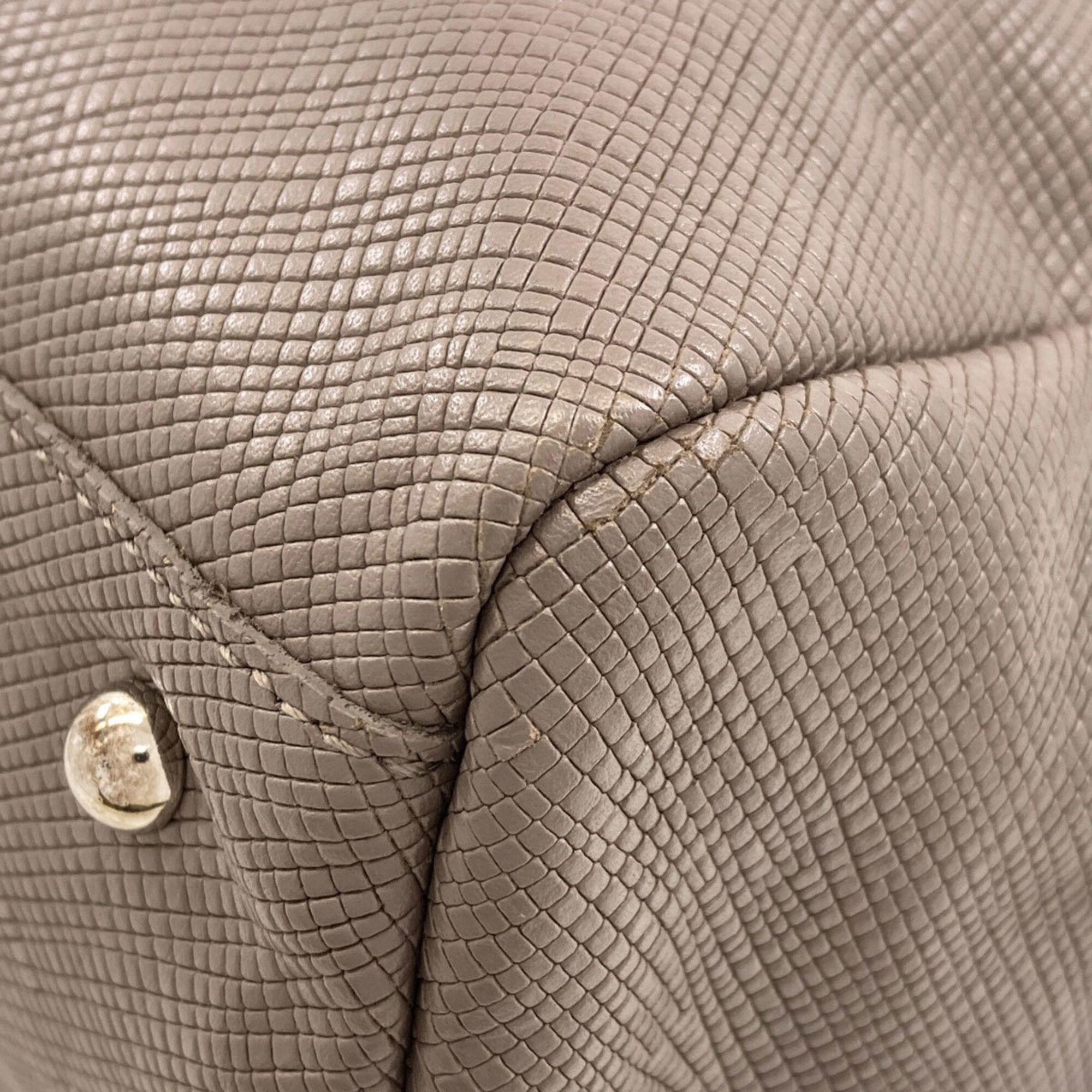 Longchamp Grayish Leather Handbag (Pre-Owned)