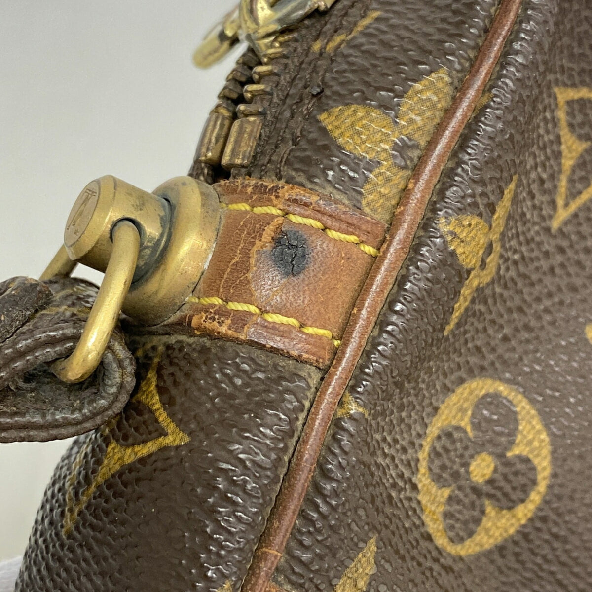 Louis Vuitton Brown Clutch Bag (Pre-Owned)