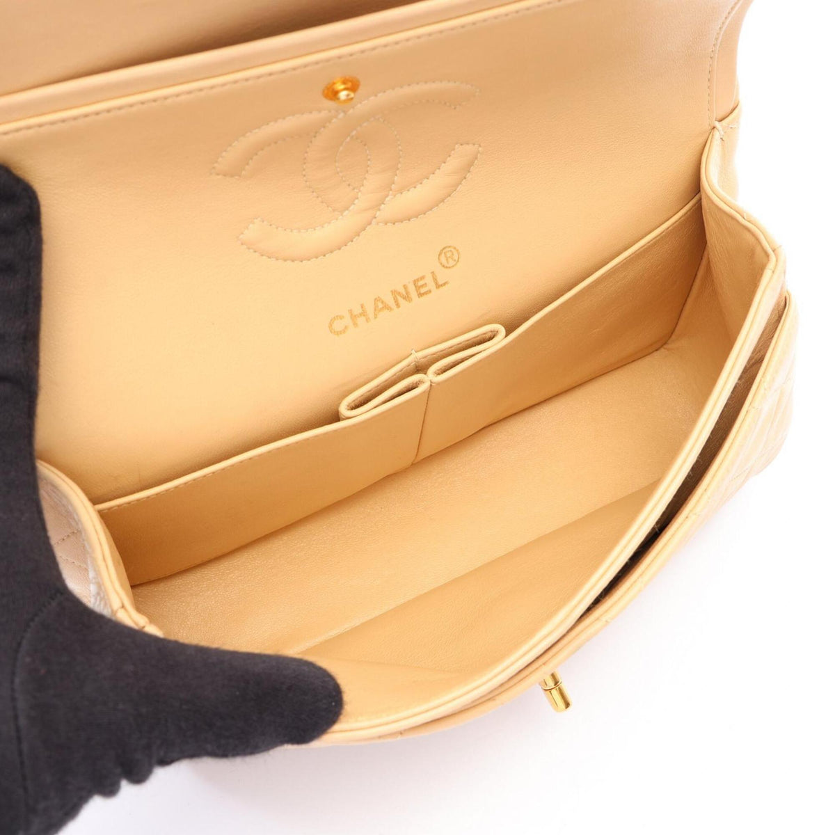 Chanel Matelasse Beige Leather Handbag Shoulder Bag (Pre-Owned)