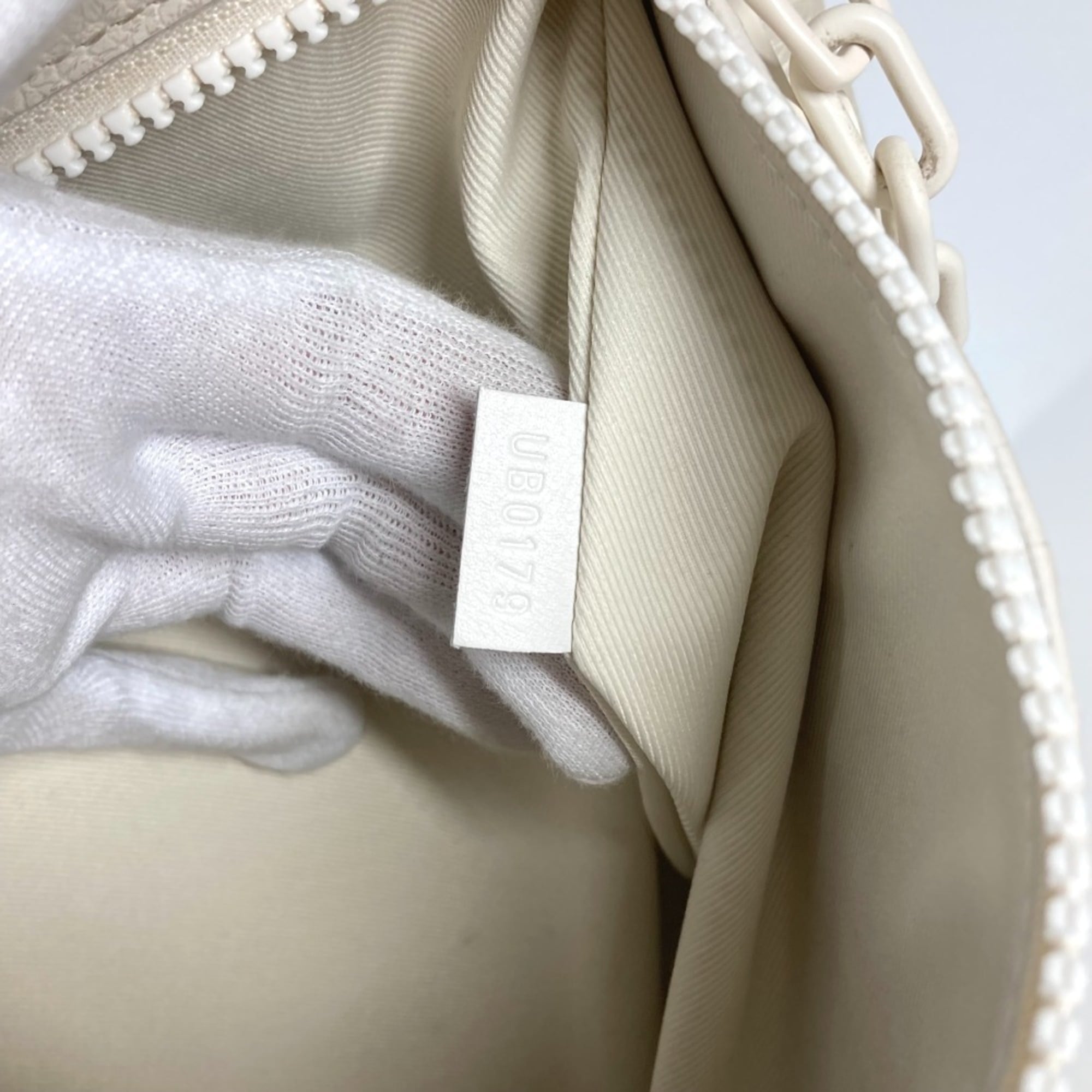 Louis Vuitton White Leather Clutch Bag Pochette Pouch (Pre-Owned)