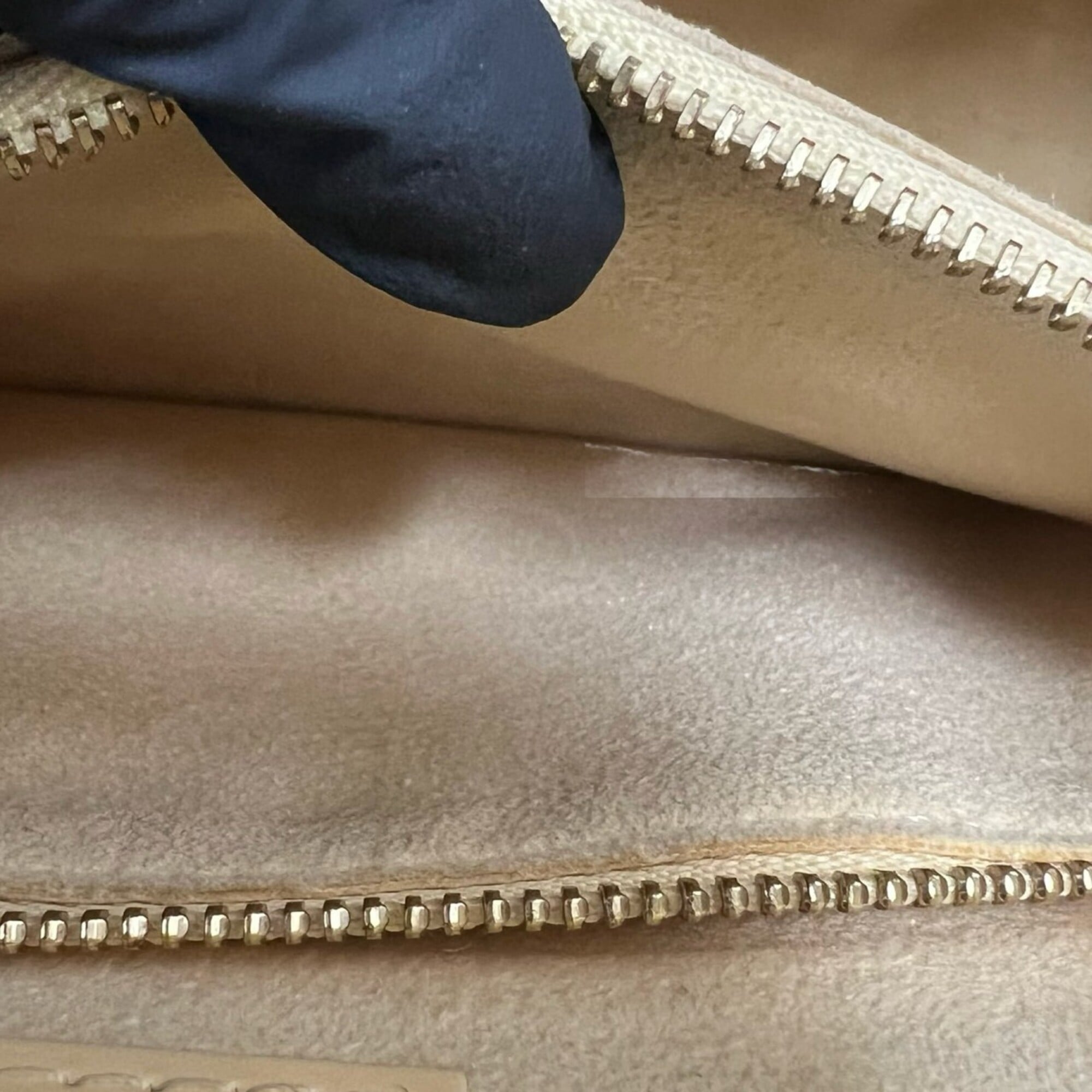 Louis Vuitton Yellow Leather Handbag (Pre-Owned)