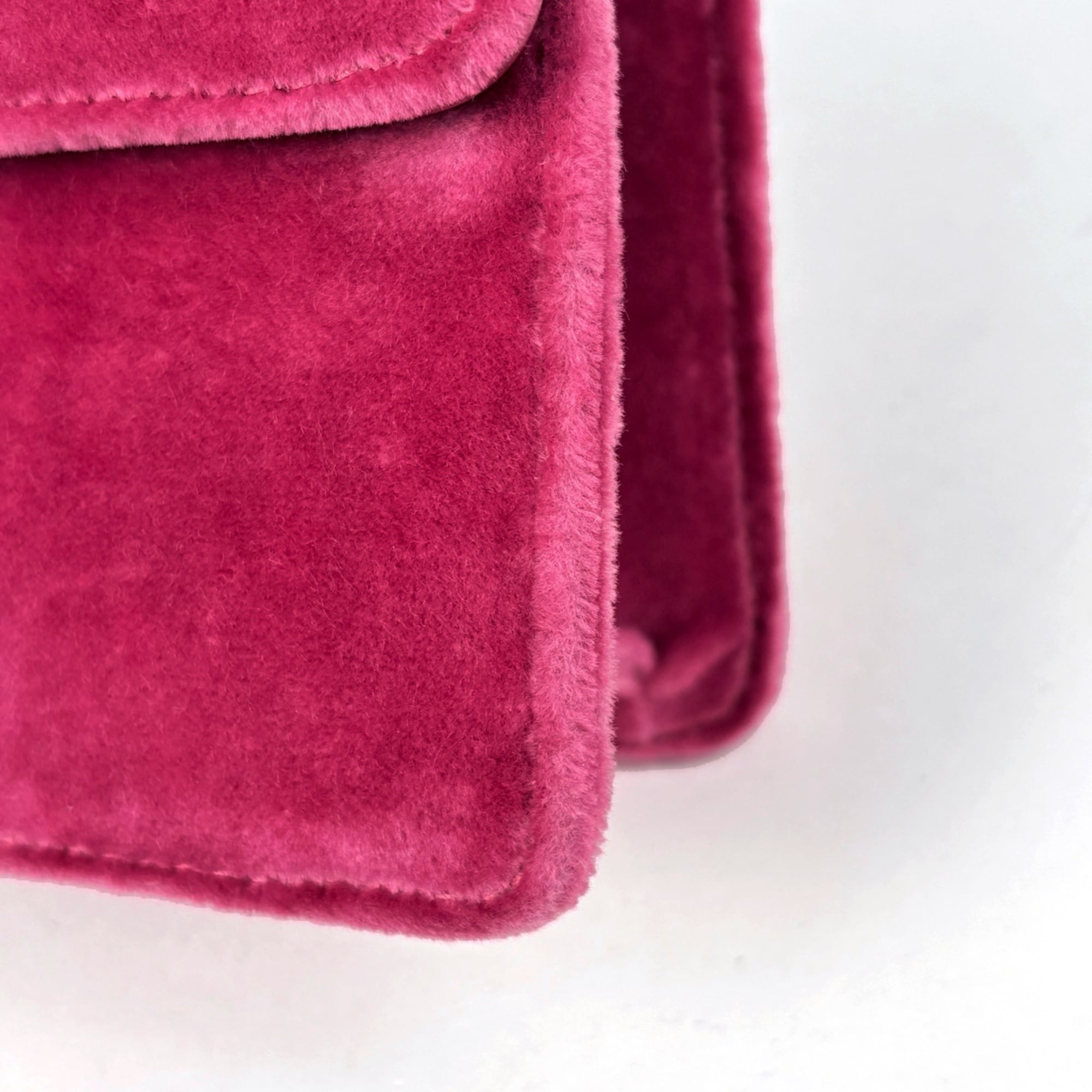 Gucci Pink Velvet Shoulder Bag (Pre-Owned)
