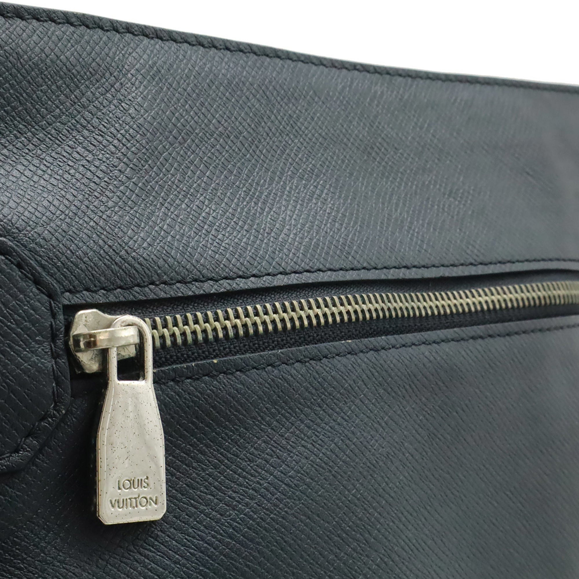 Louis Vuitton Boreal Taiga Leather Leather Shoulder Bag (Pre-Owned)