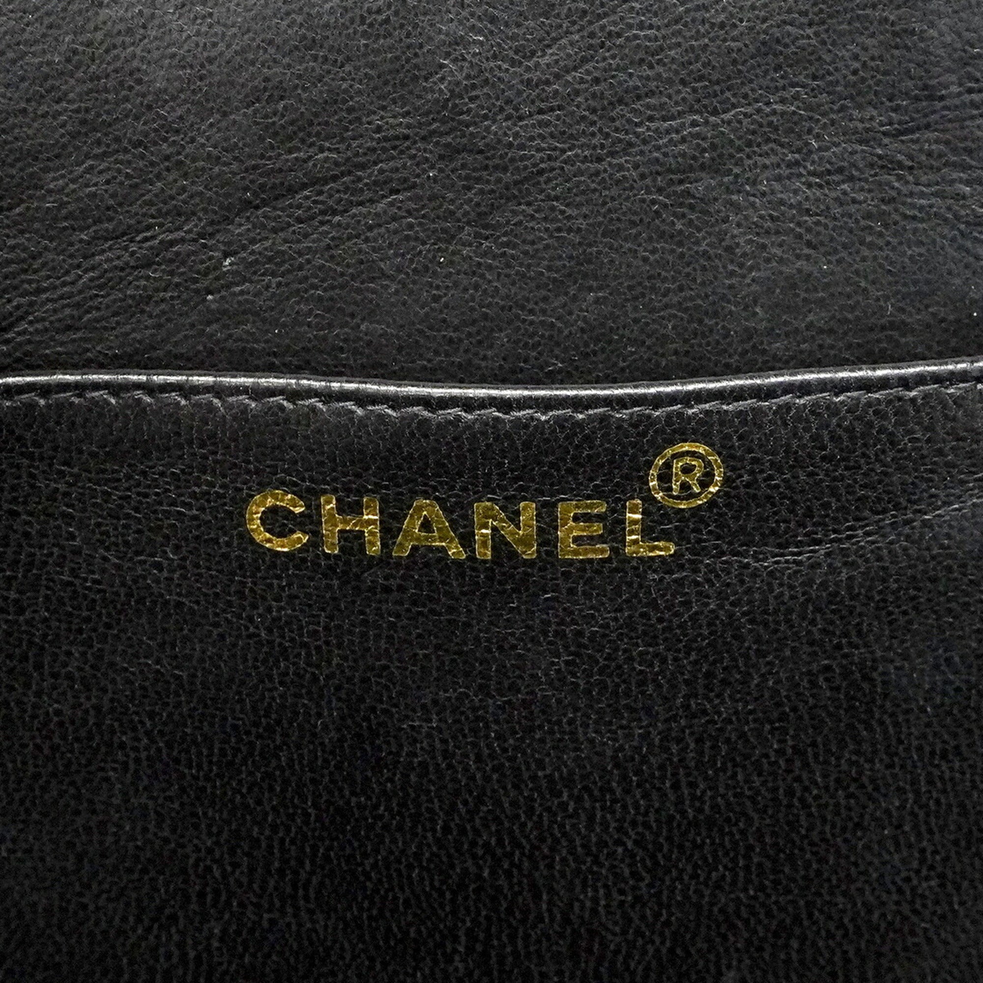 Chanel Black Patent Leather Handbag (Pre-Owned)