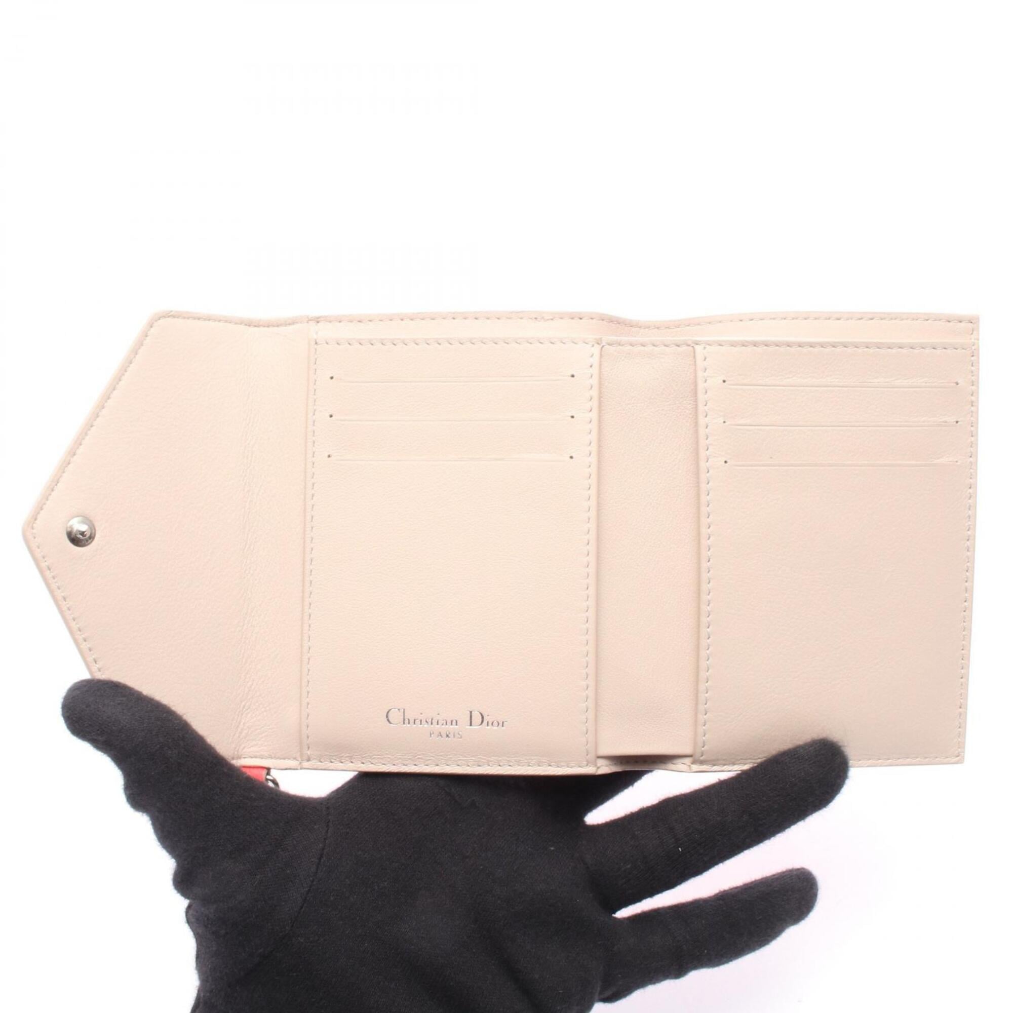 Christian Dior Red Color Leather Wallet (Tri-Fold) (Pre-Owned)