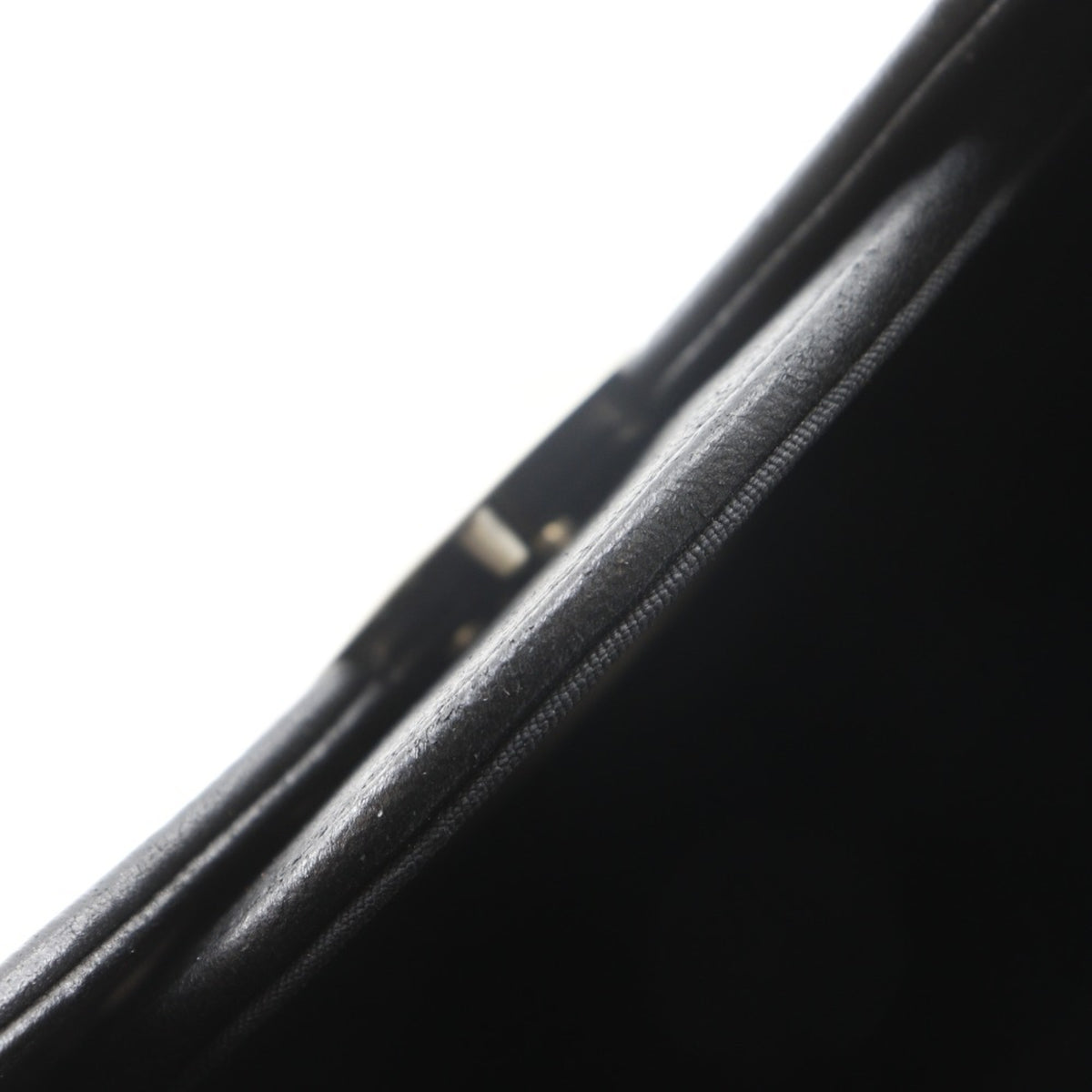 Chanel Black Leather Shoulder Bag (Pre-Owned)