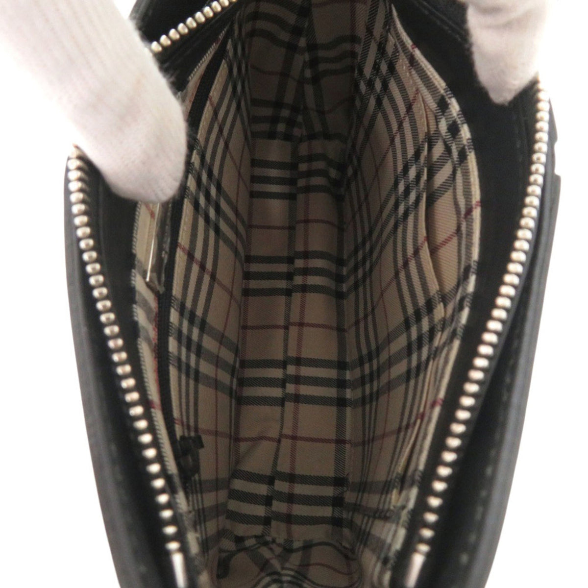 Burberry Black Leather Handbag (Pre-Owned)