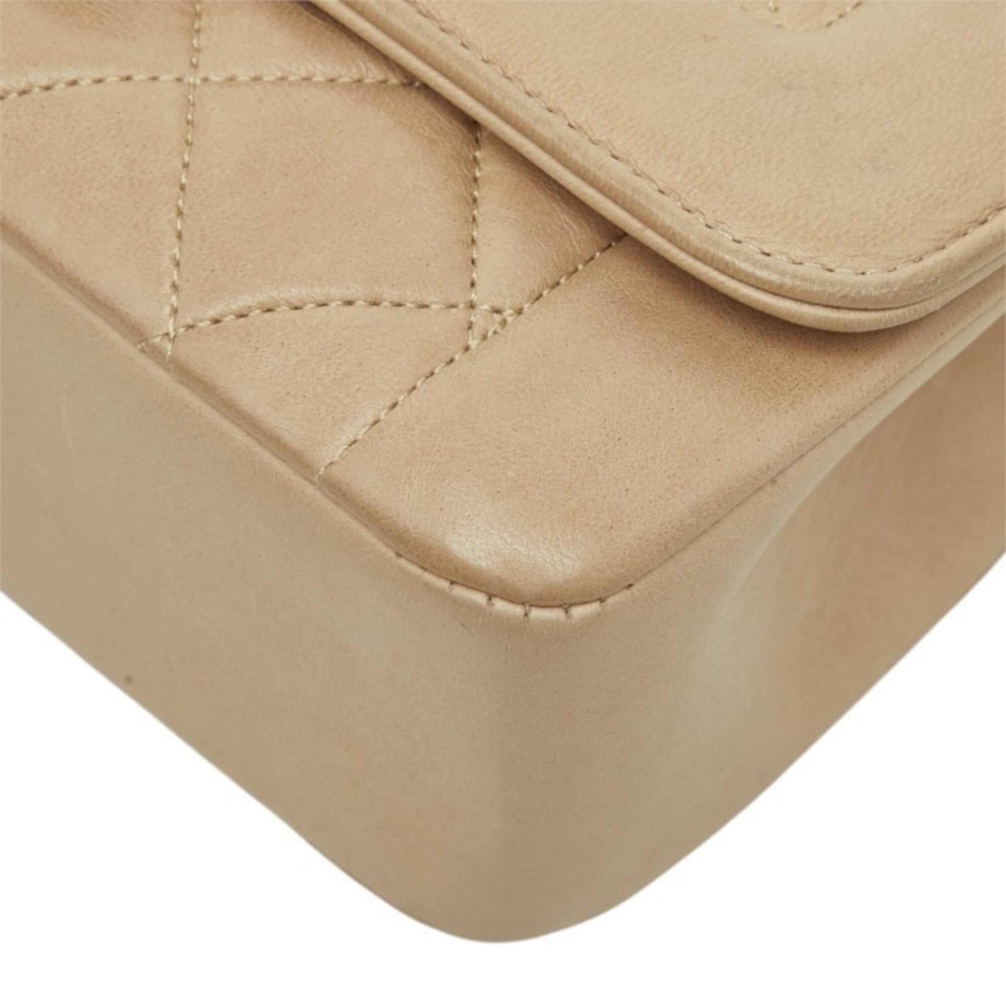 Chanel Beige Leather Shoulder Bag (Pre-Owned)