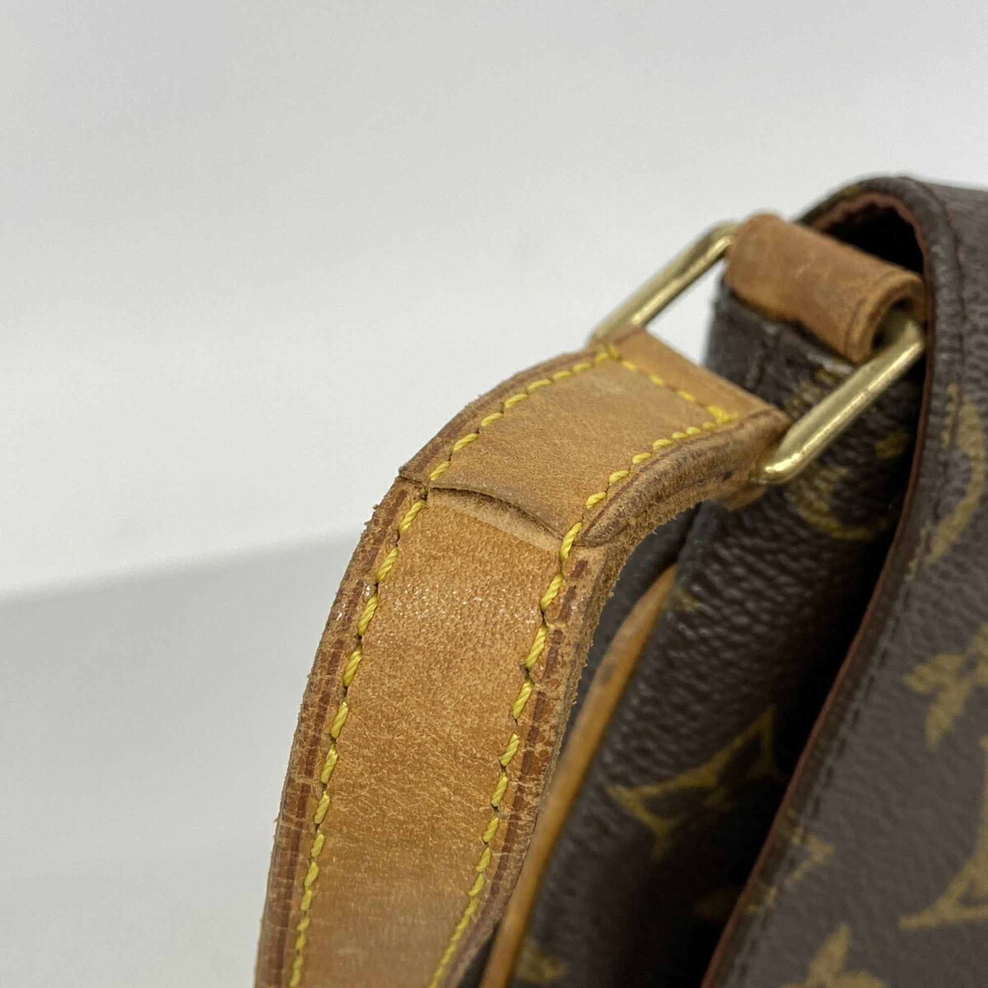 Louis Vuitton Brown Shoulder Bag (Pre-Owned)