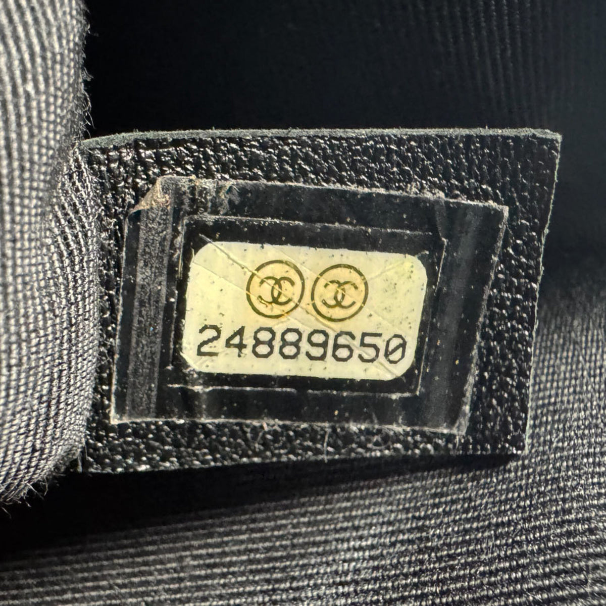 Chanel Black White Leather Shoulder Bag (Pre-Owned)
