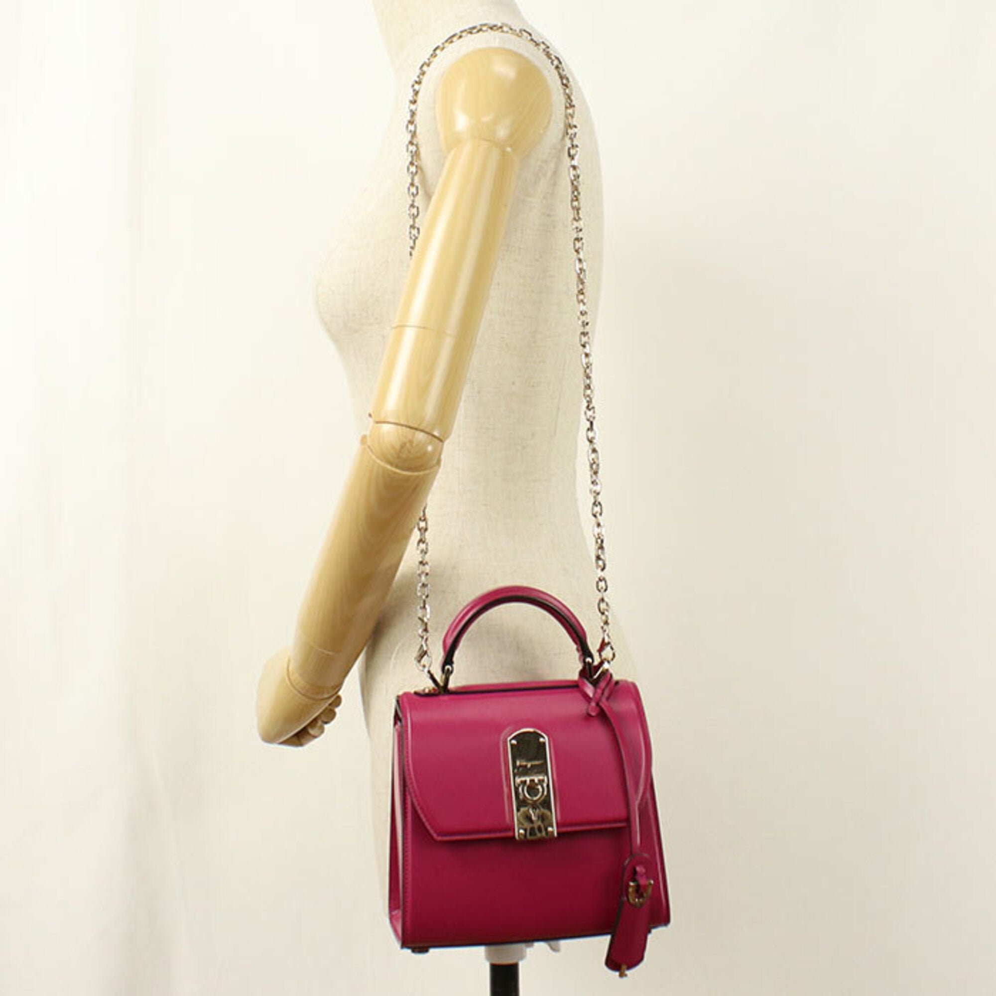 Salvatore Ferragamo Pink Leather Handbag (Pre-Owned)