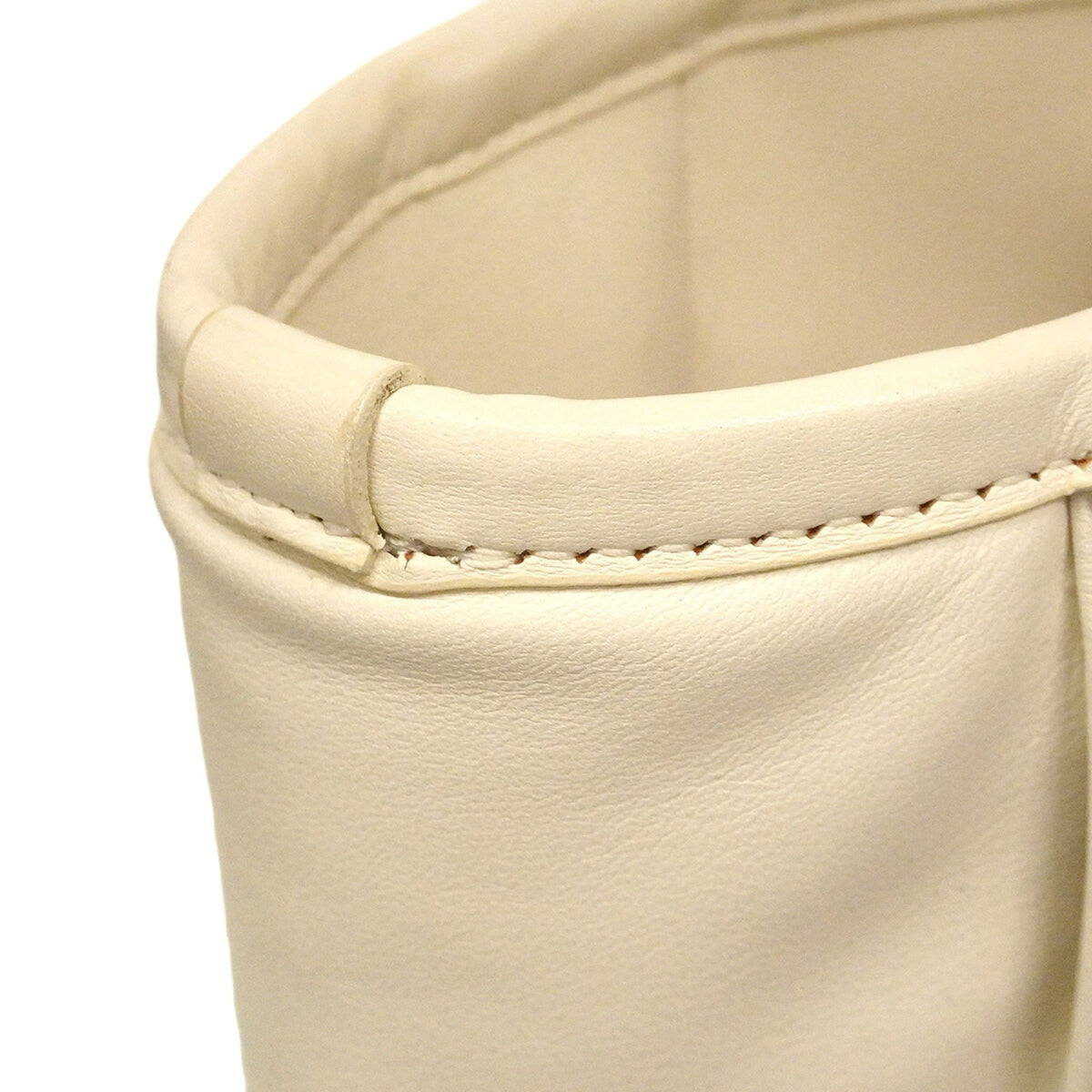 Chanel White Leather Tote Bag (Pre-Owned)