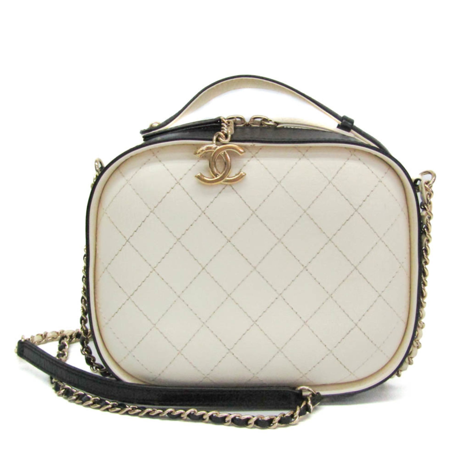 Chanel Vanity Case Bag Quilted Crumpled Calfskin Black Leather Shoulder Bag Bag (Pre-Owned)