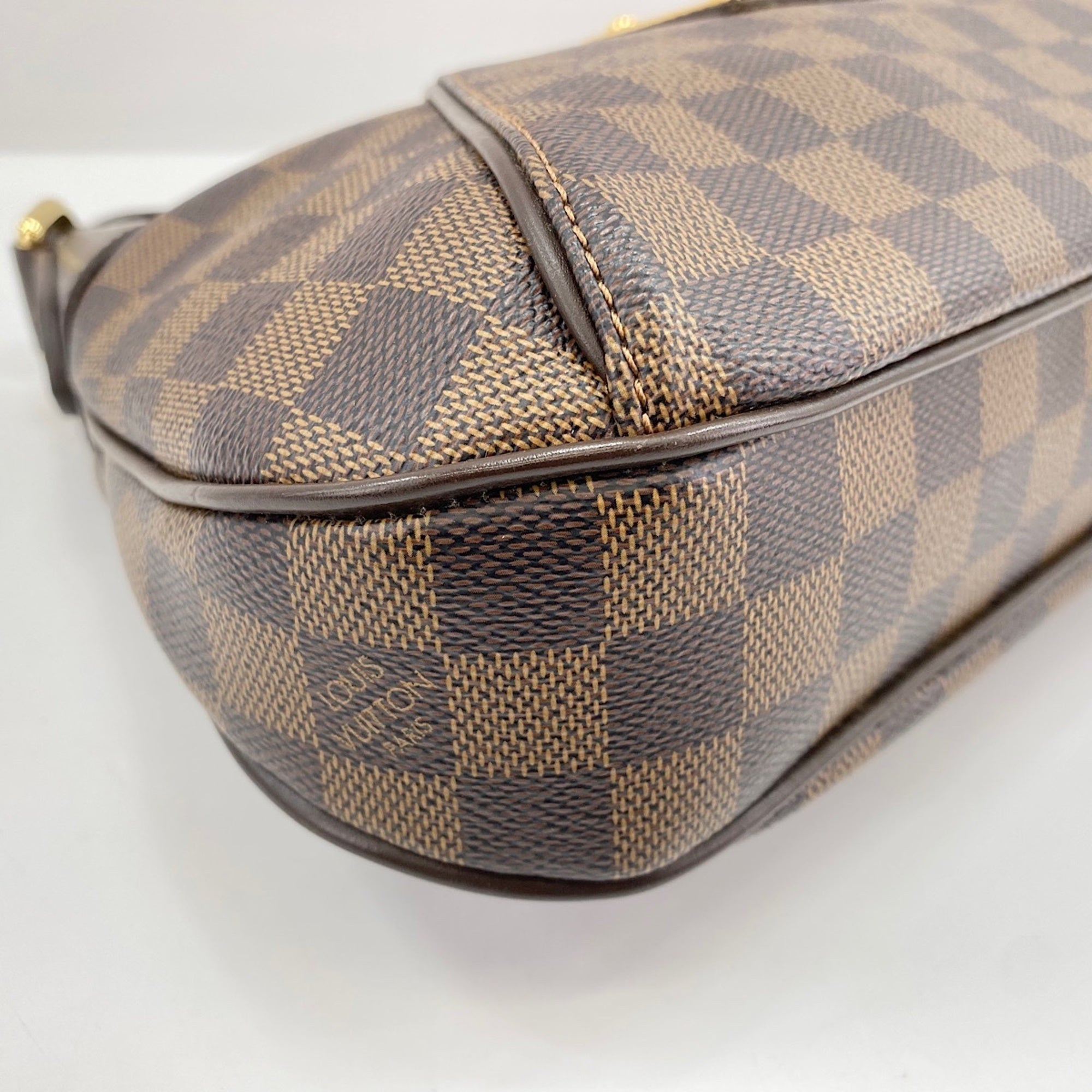 Louis Vuitton Brown Shoulder Bag (Pre-Owned)