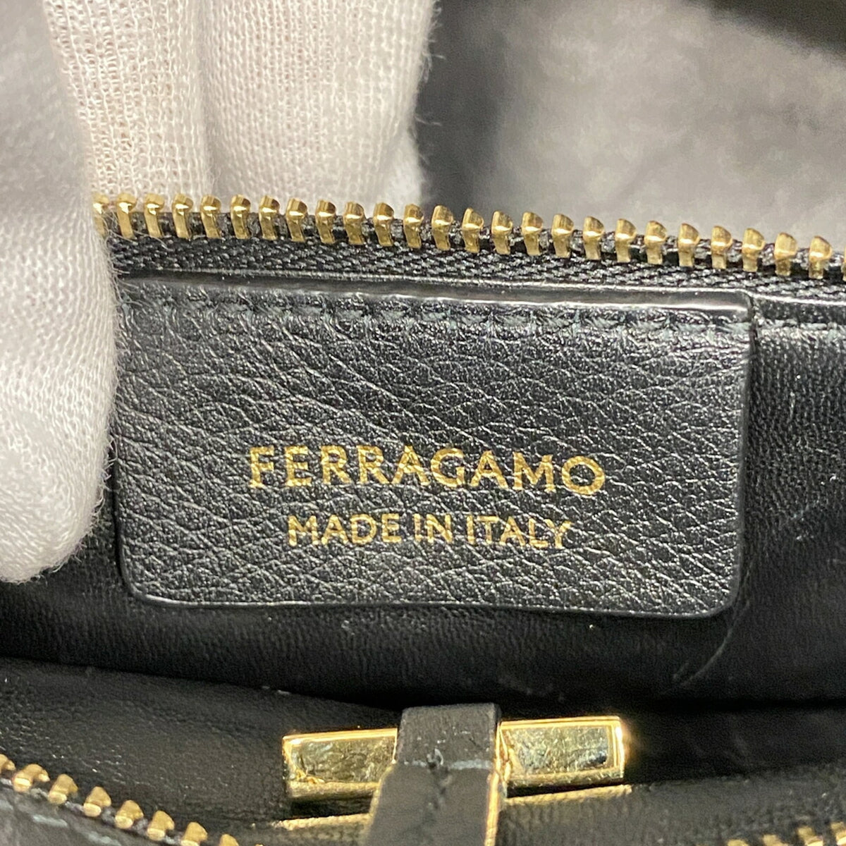 Salvatore Ferragamo Black Leather Handbag (Pre-Owned)