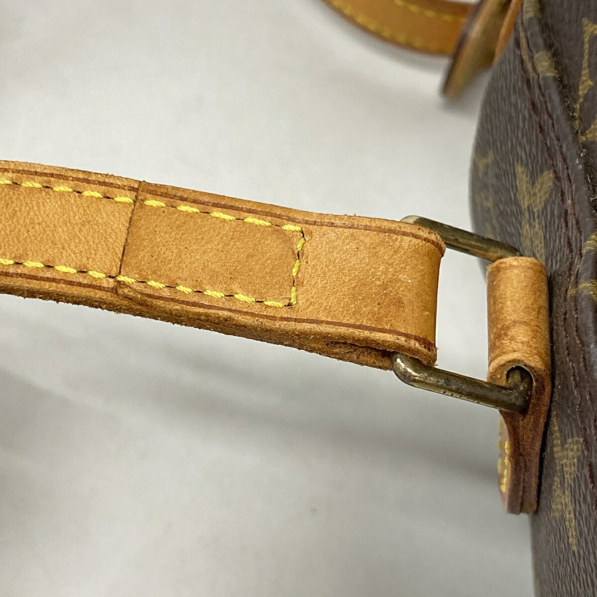 Louis Vuitton Brown Shoulder Bag (Pre-Owned)