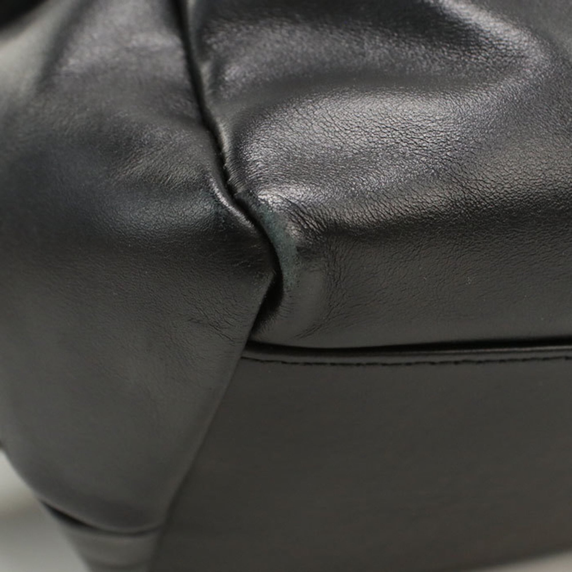 Salvatore Ferragamo Black Leather Handbag (Pre-Owned)