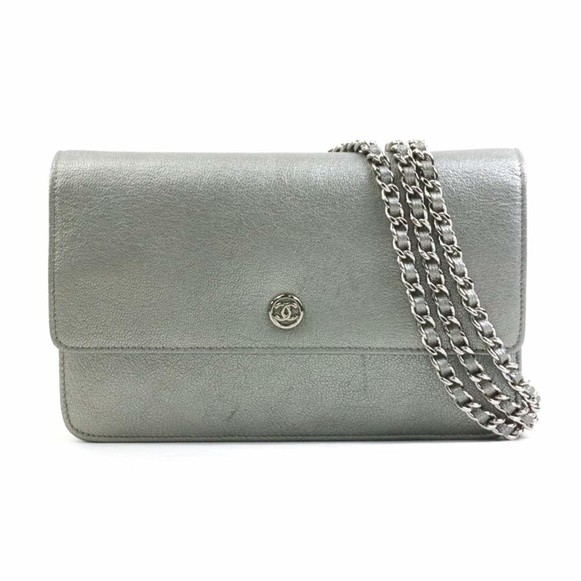 Chanel Silver Leather Shoulder Bag (Pre-Owned)