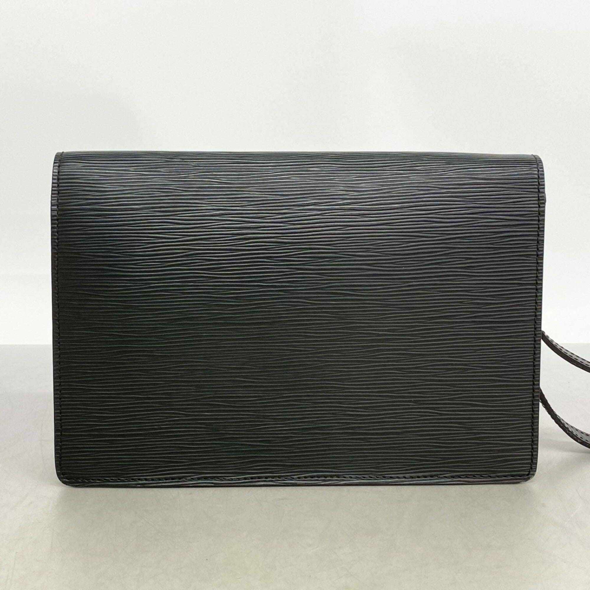 Louis Vuitton Noir Clutch Bag (Pre-Owned)