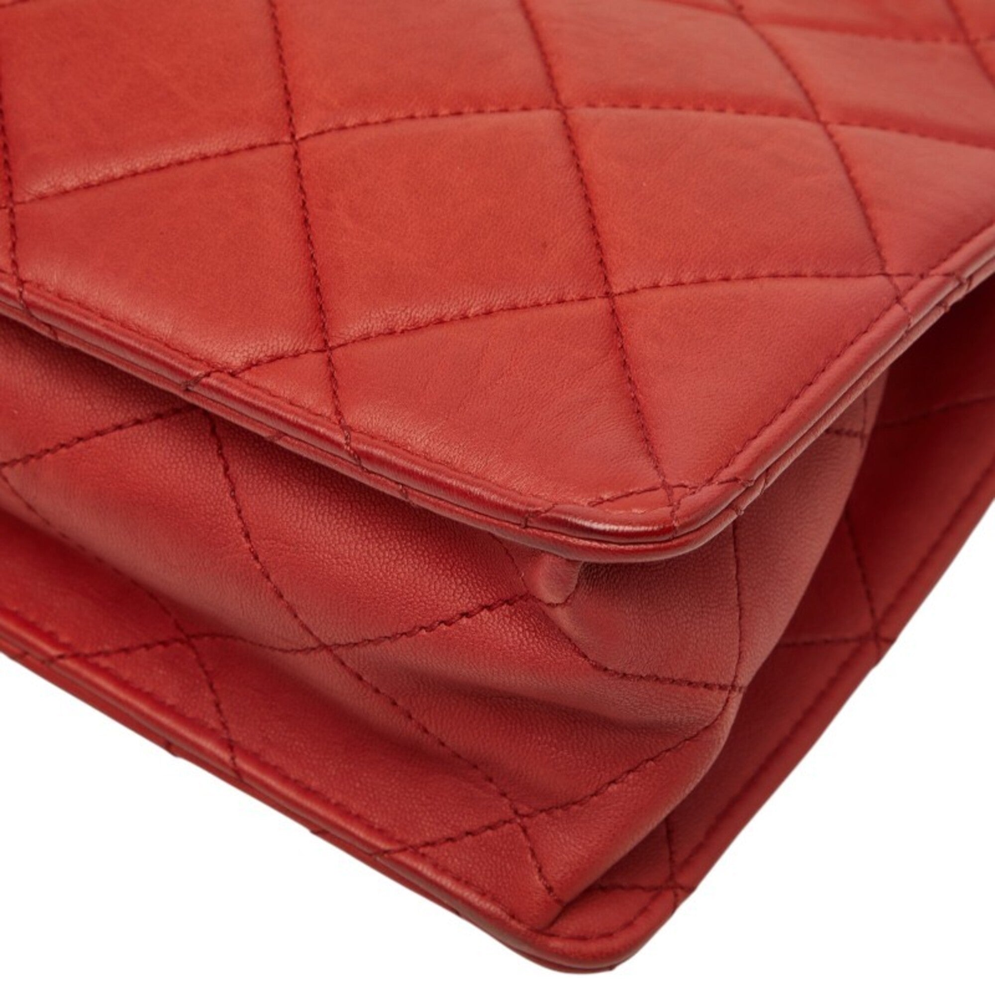 Chanel Red Color Leather Handbag Shoulder Bag (Pre-Owned)