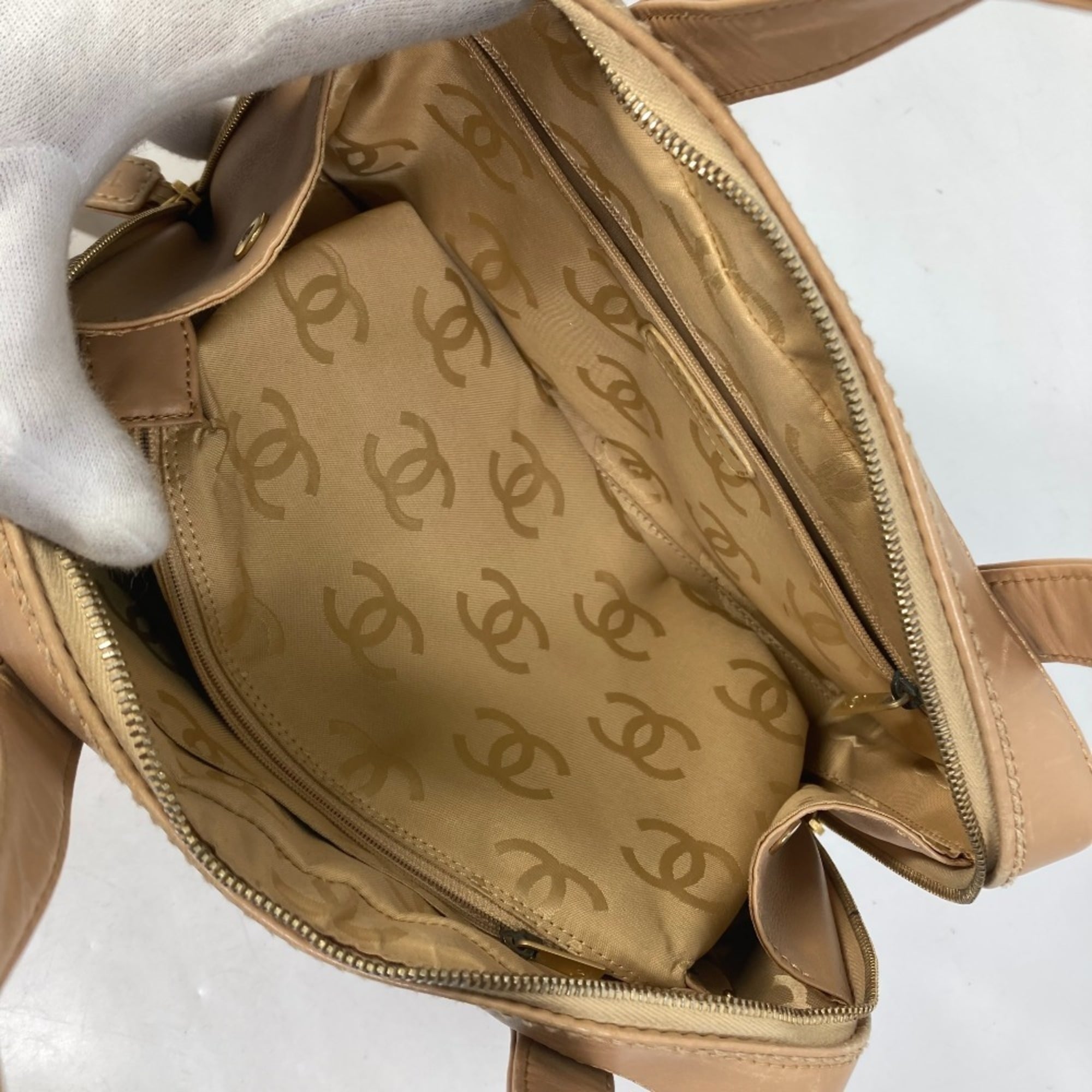Chanel Wild Stitch Beige Leather Handbag (Pre-Owned)