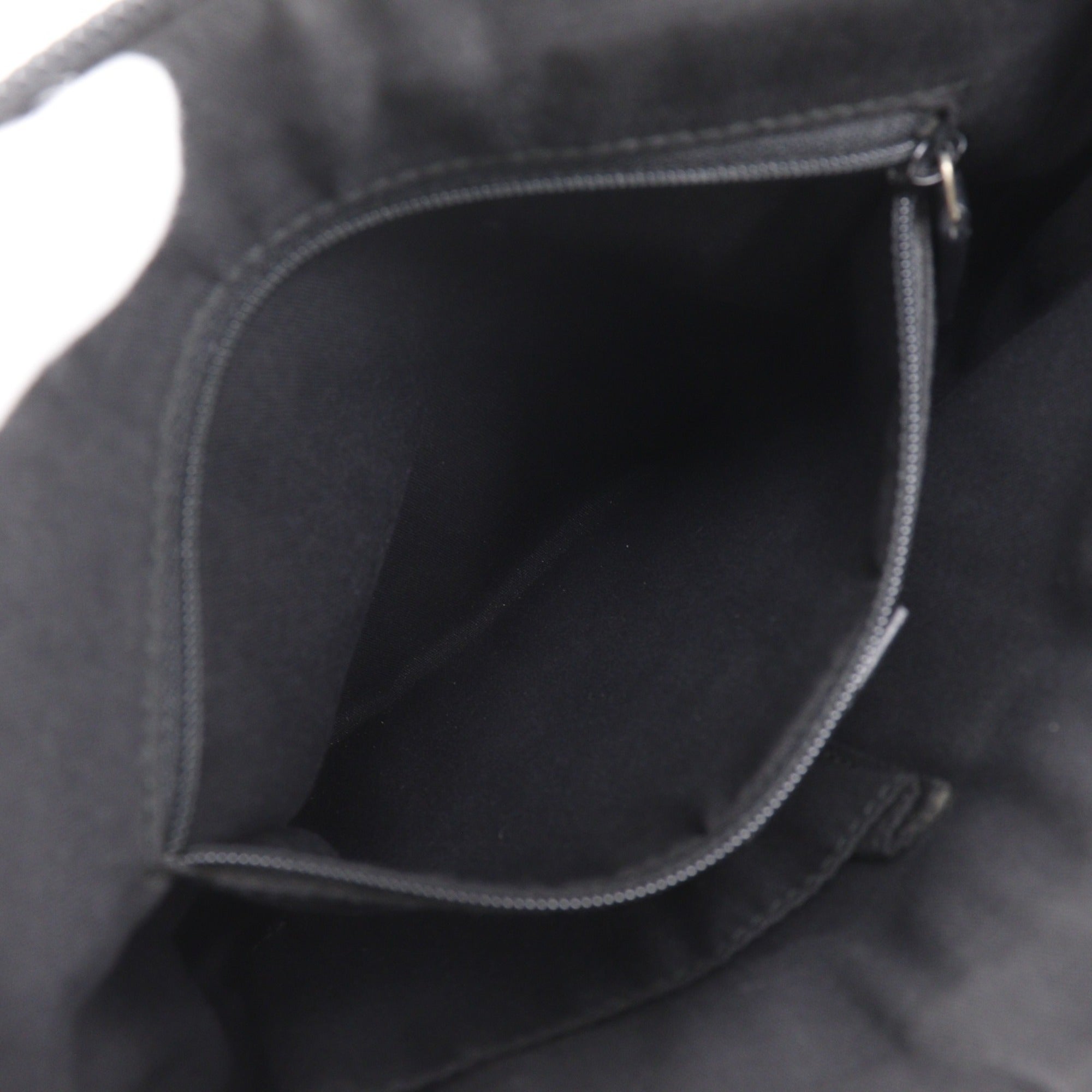 Gucci Black Gg Canvas Shoulder Bag (Pre-Owned)