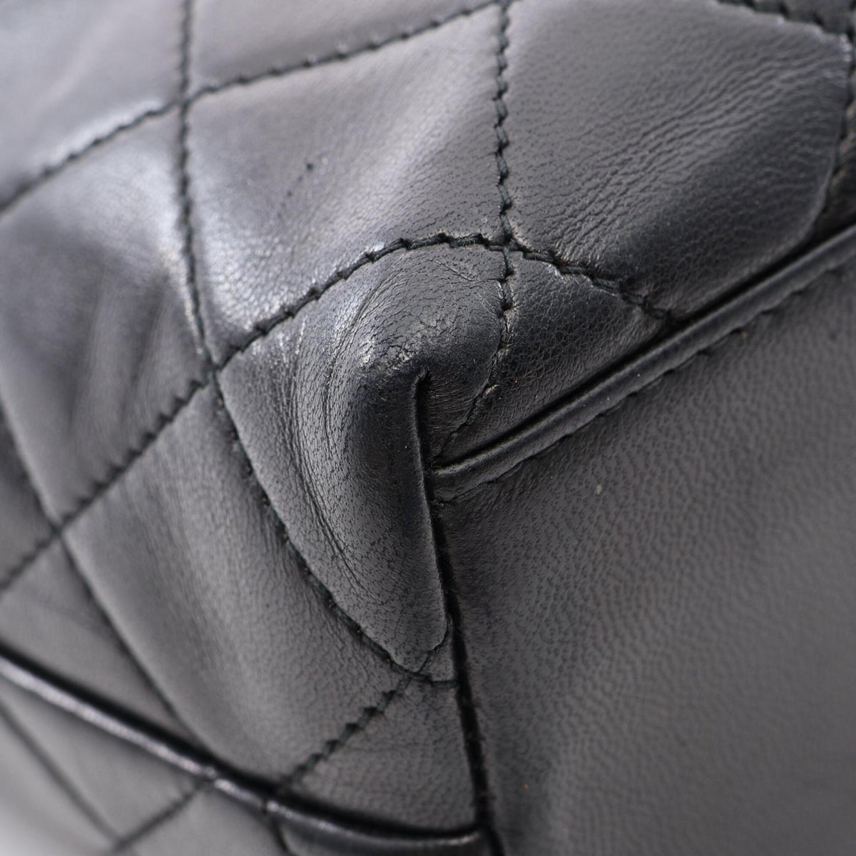 Chanel Black Leather Handbag Shoulder Bag (Pre-Owned)