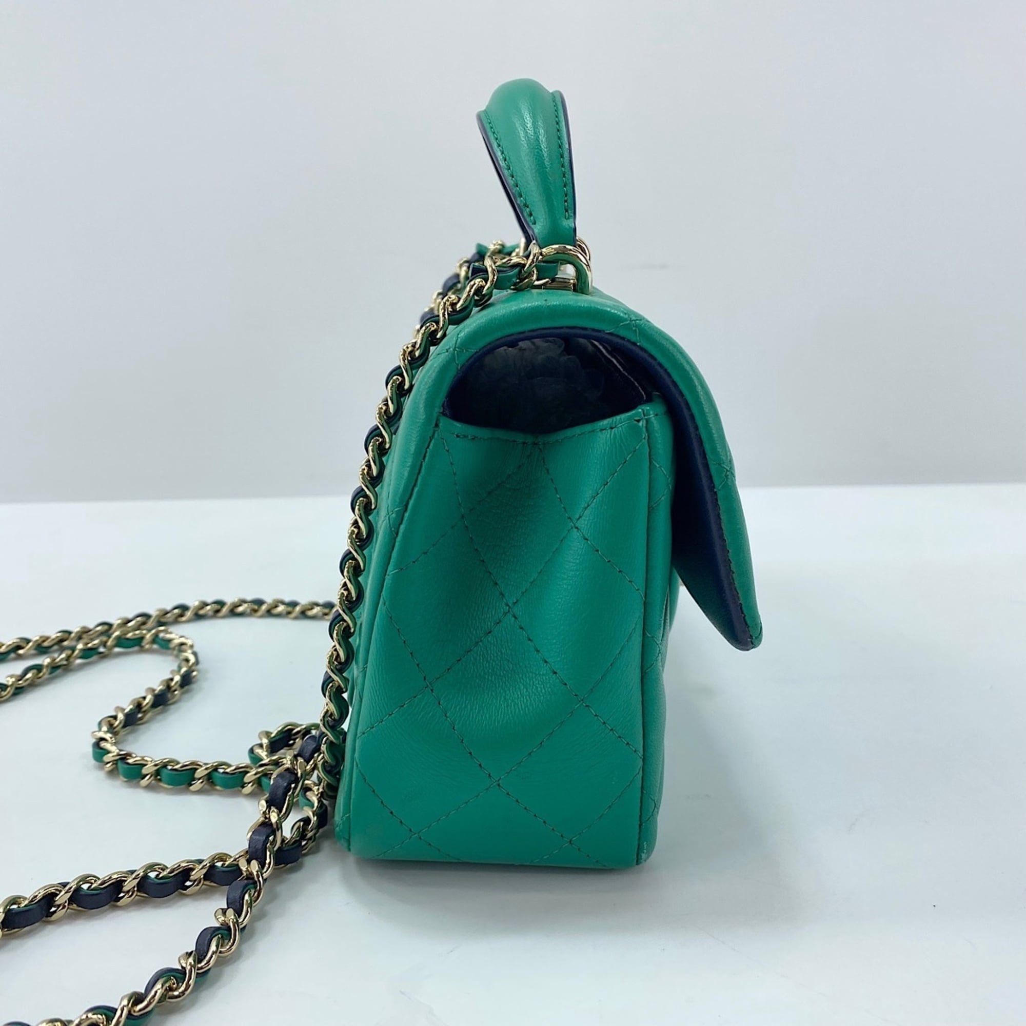 Chanel Green Handbag (Pre-Owned)